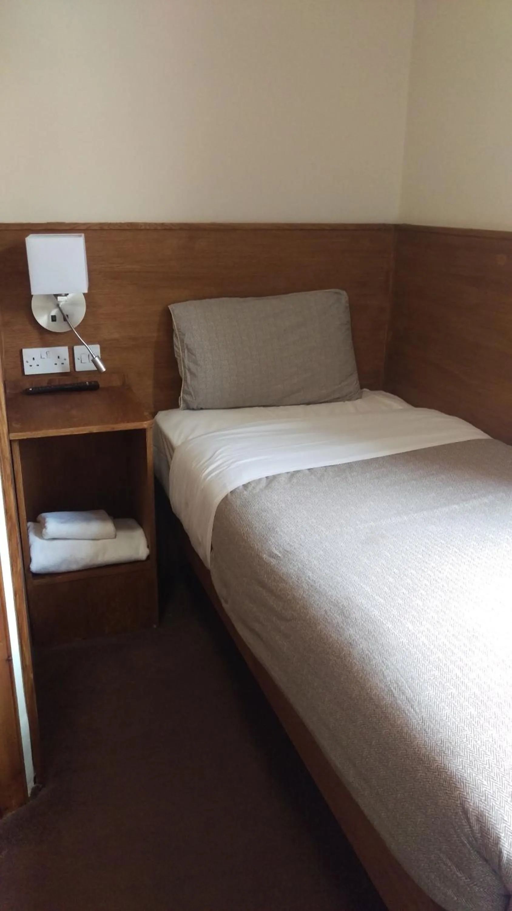 Single Room in Cambridge House