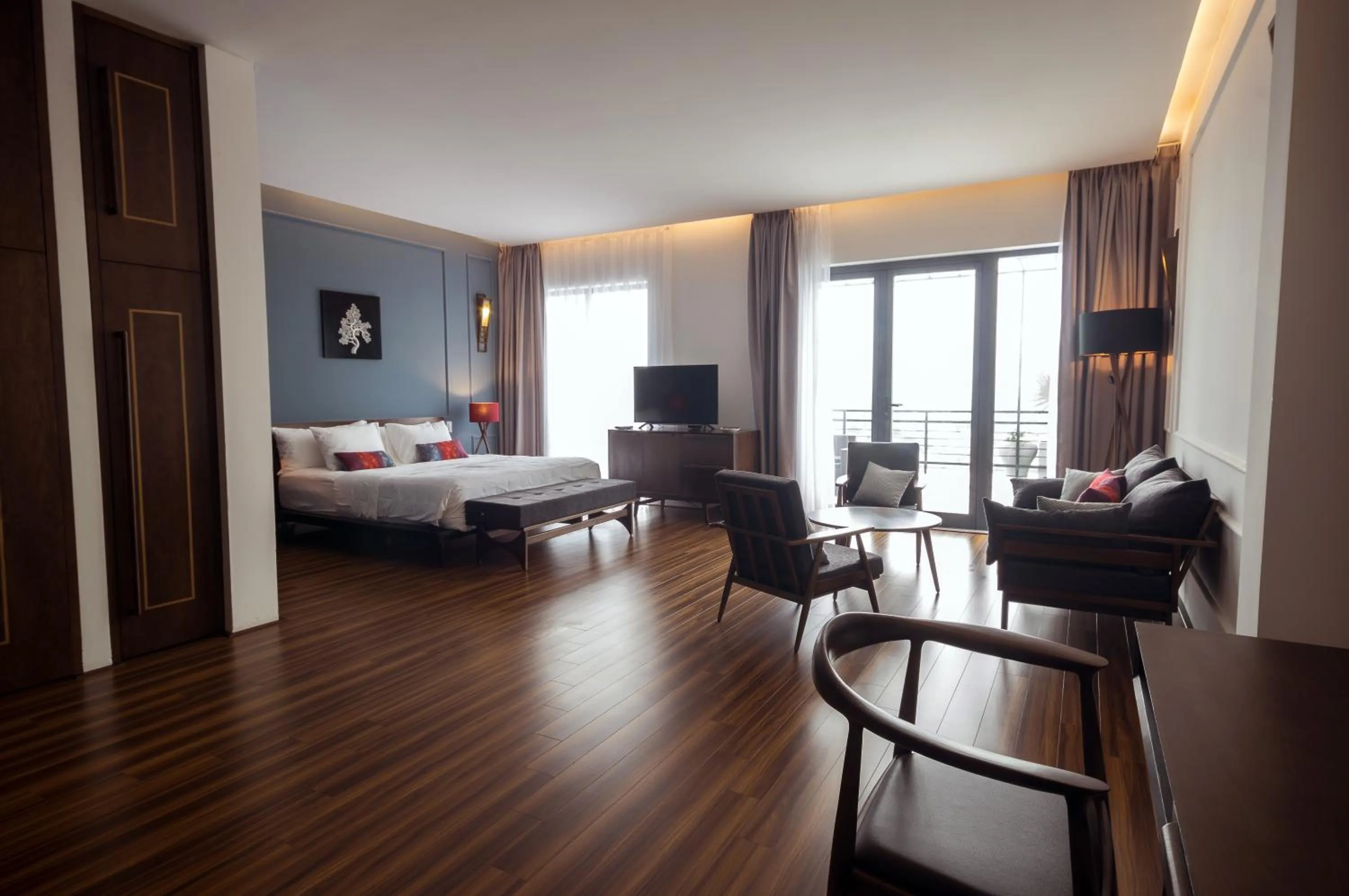 Queen Suite with Terrace in Danang Boutique Hotel
