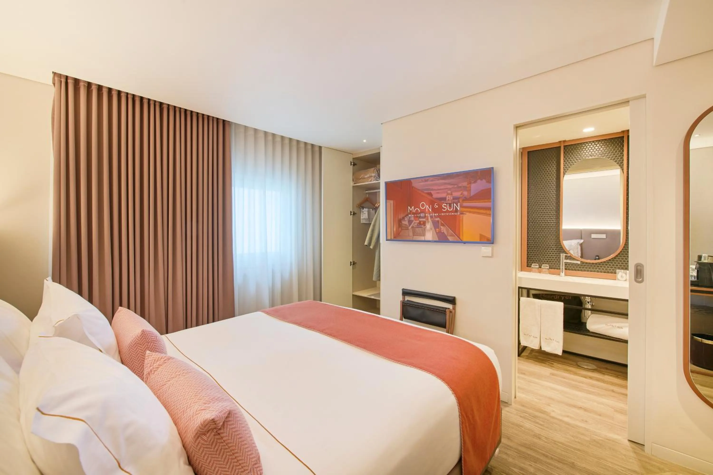 Interior Standard Double Room in Hotel Moon & Sun Braga