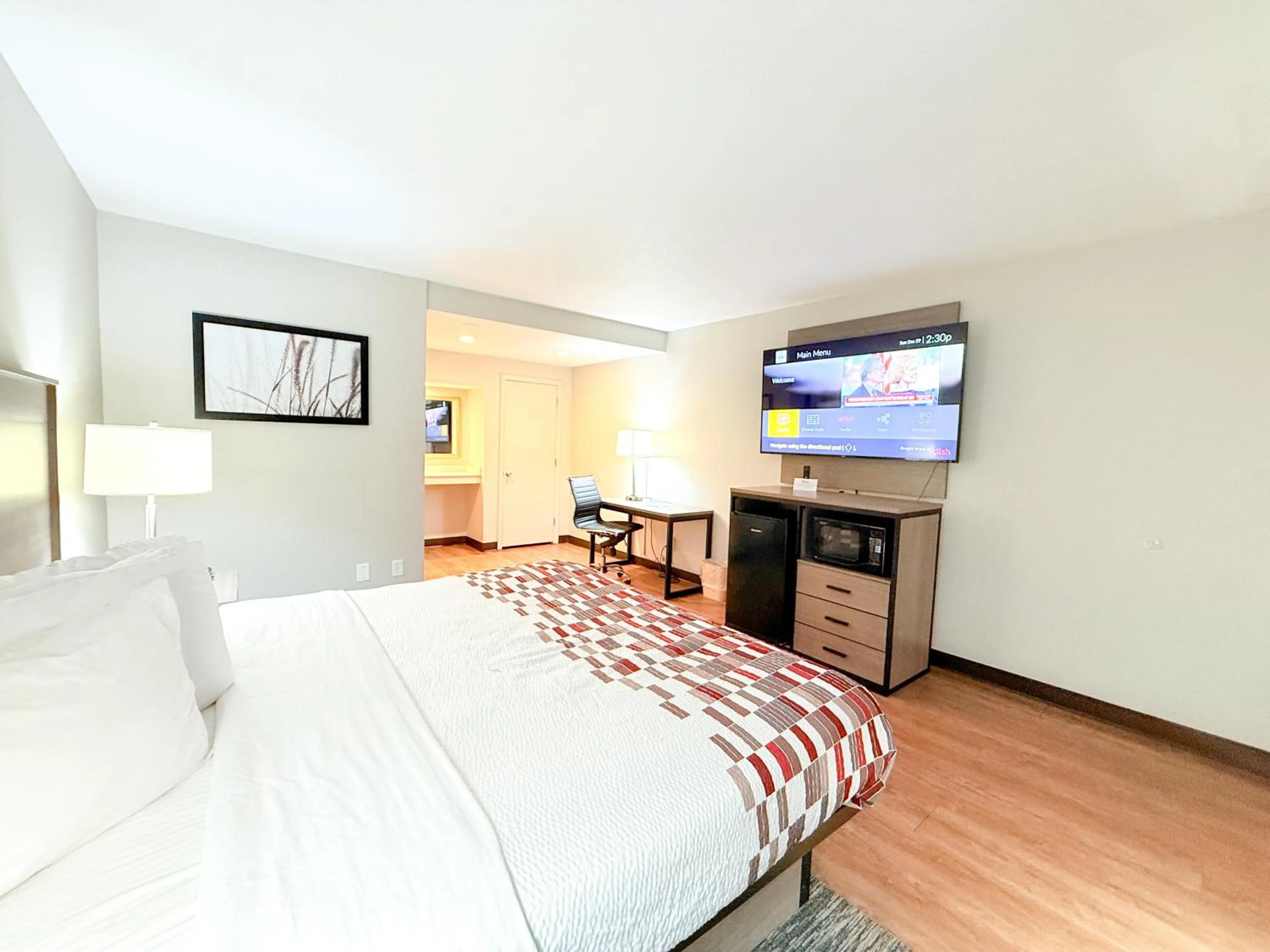 Superior King Room - Smoke Free in Red Roof Inn Tucson Downtown - University