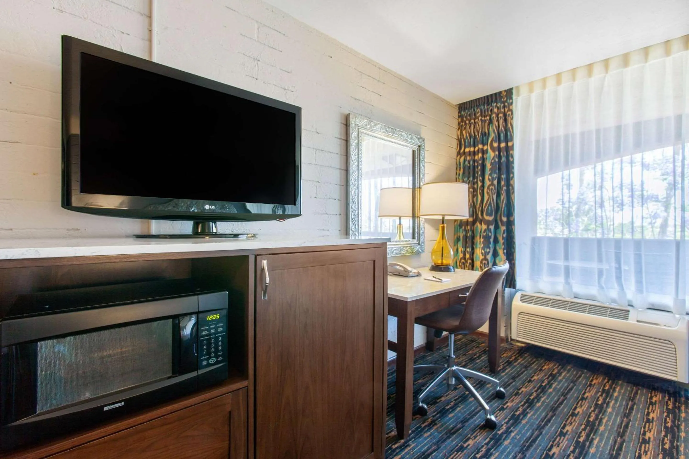  Queen Room with Two Queen Beds - Accessible/Non-Smoking in La Posada Lodge & Casitas, an Ascend Collection Hotel