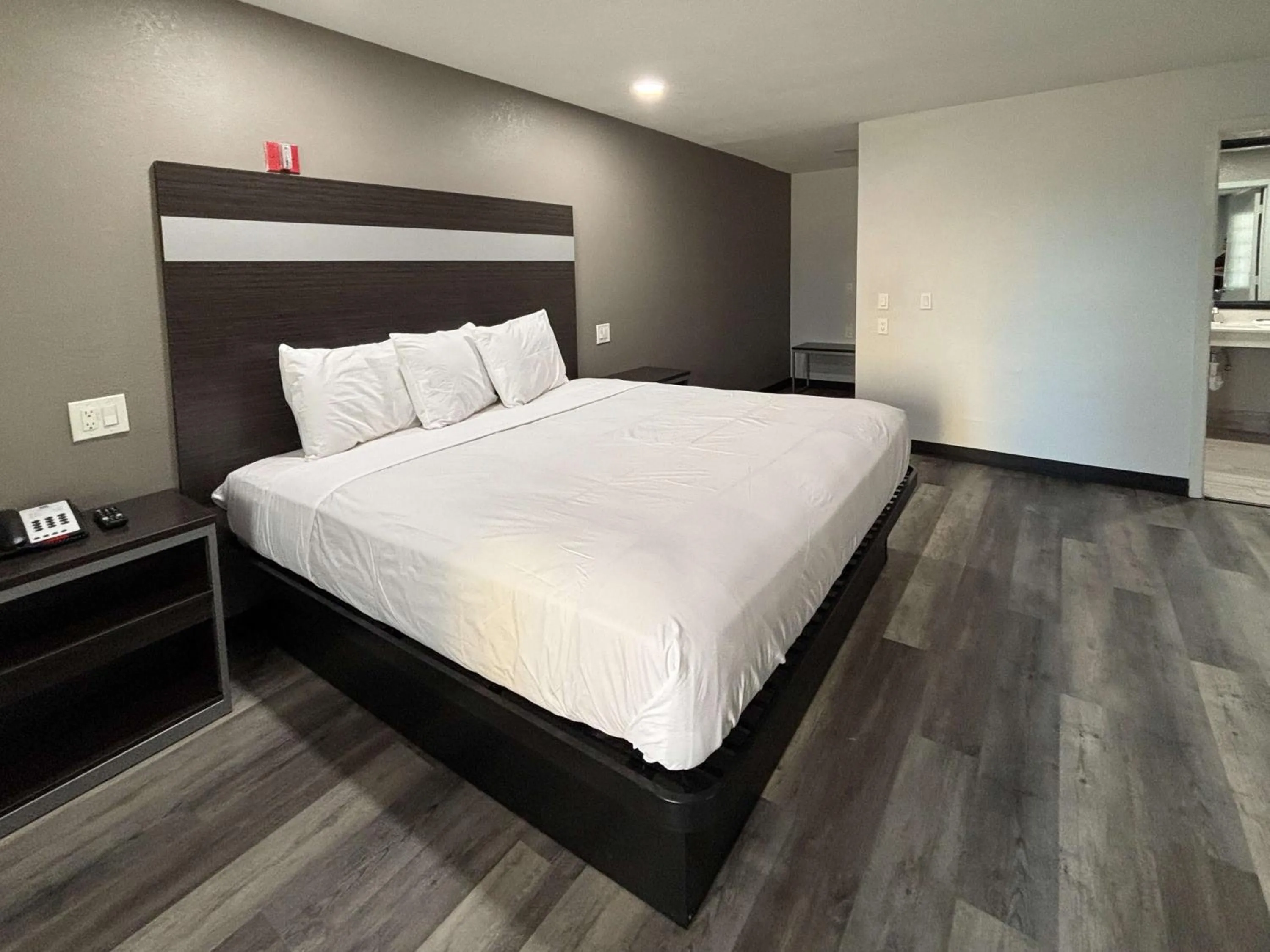 King Room - Smoking  in Americas Best Value Inn & Suites La Porte/Houston