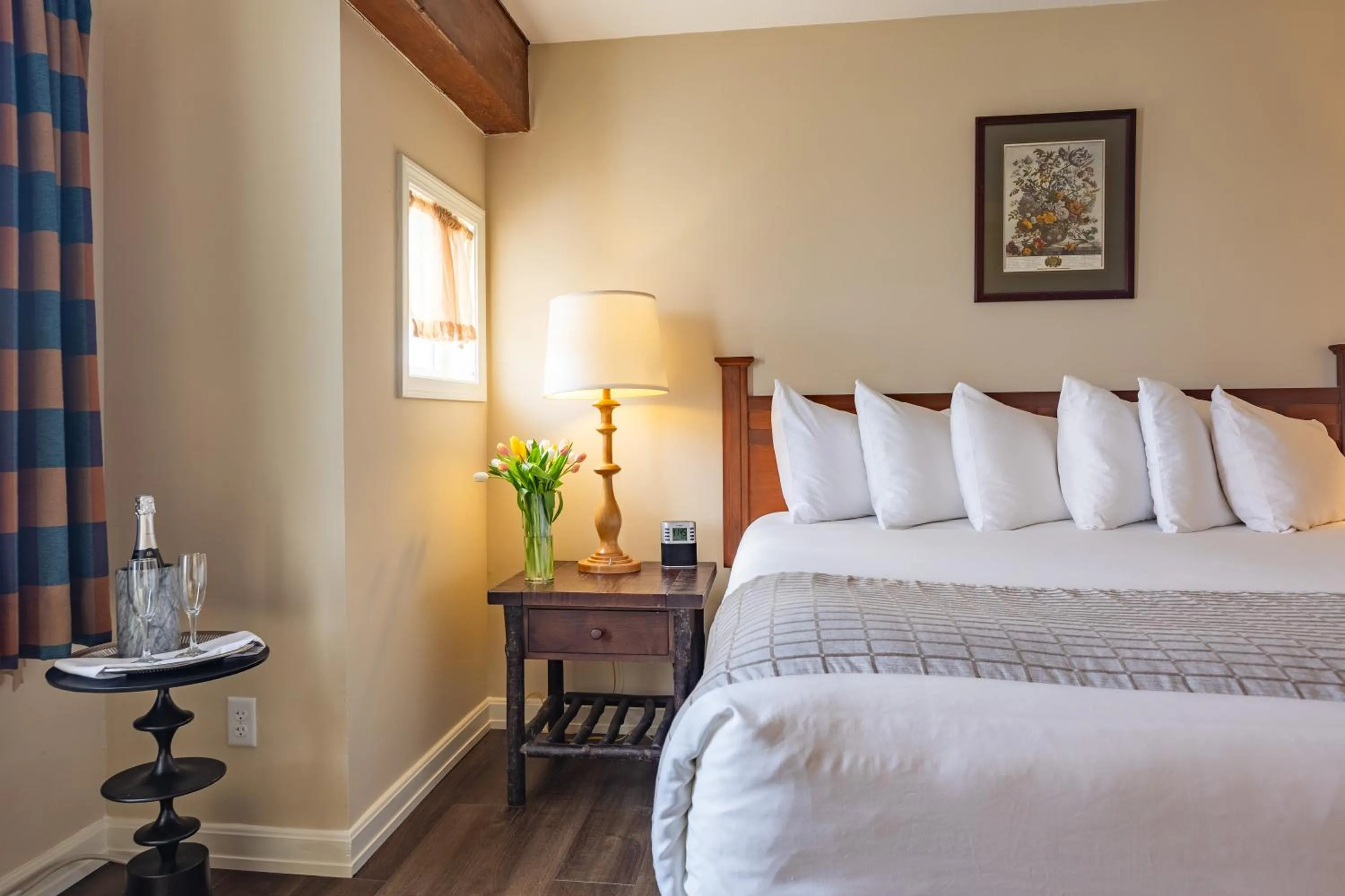 Superior King Room in Wolfeboro Inn