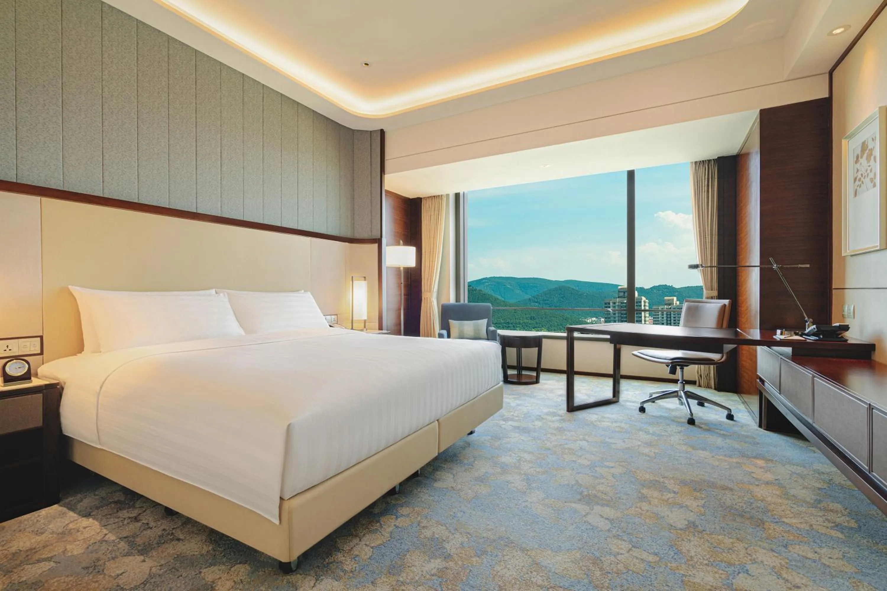 Deluxe King Room in Shangri-La Jinan