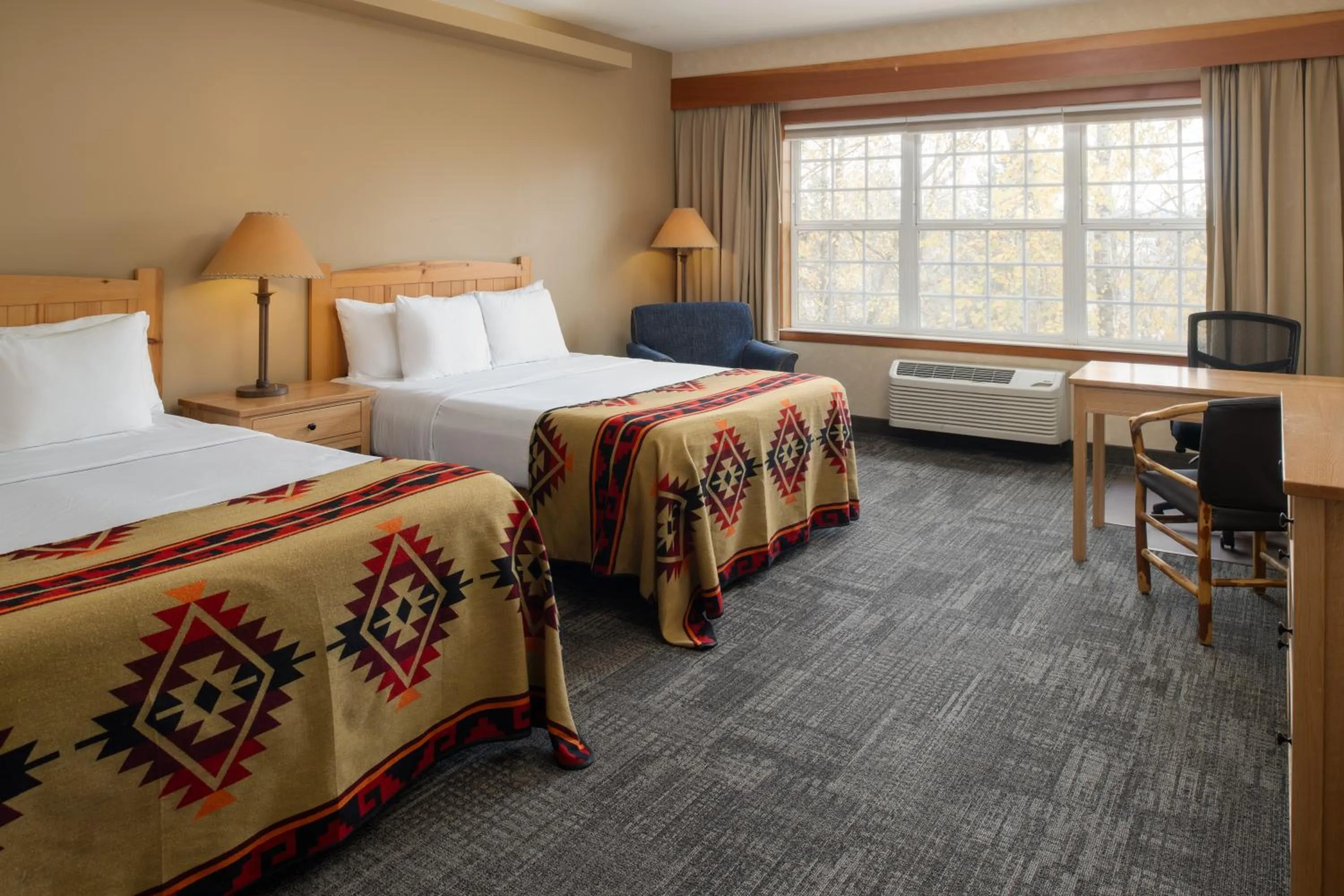 Deluxe Queen Room with Two Queen Beds in Heathman Lodge