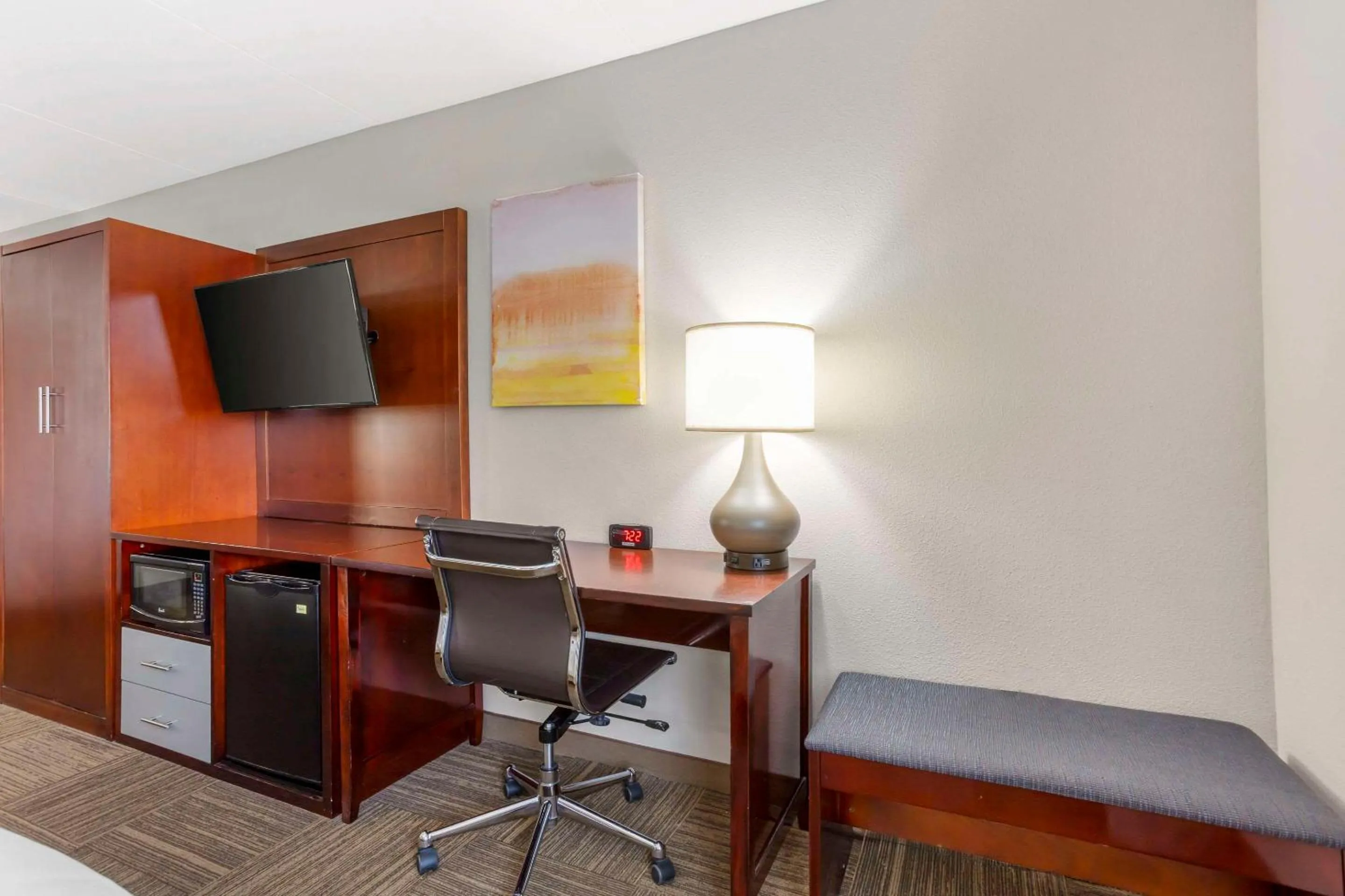 Queen Room with Two Queen Beds - City View/Non-Smoking in Comfort Inn Edgewater on Hudson River