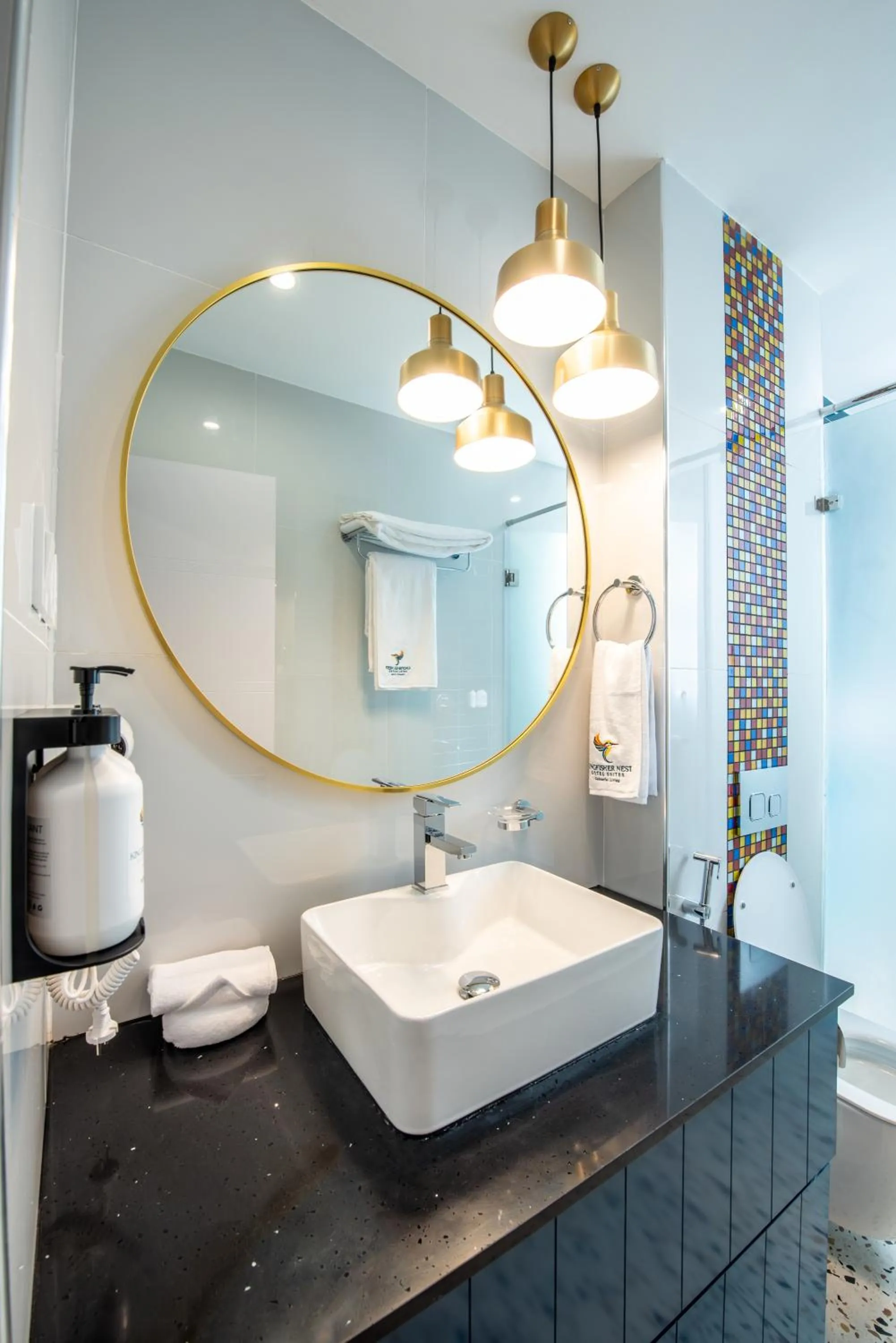 Standard Queen Room in Kingfisher Nest Hotel Suites