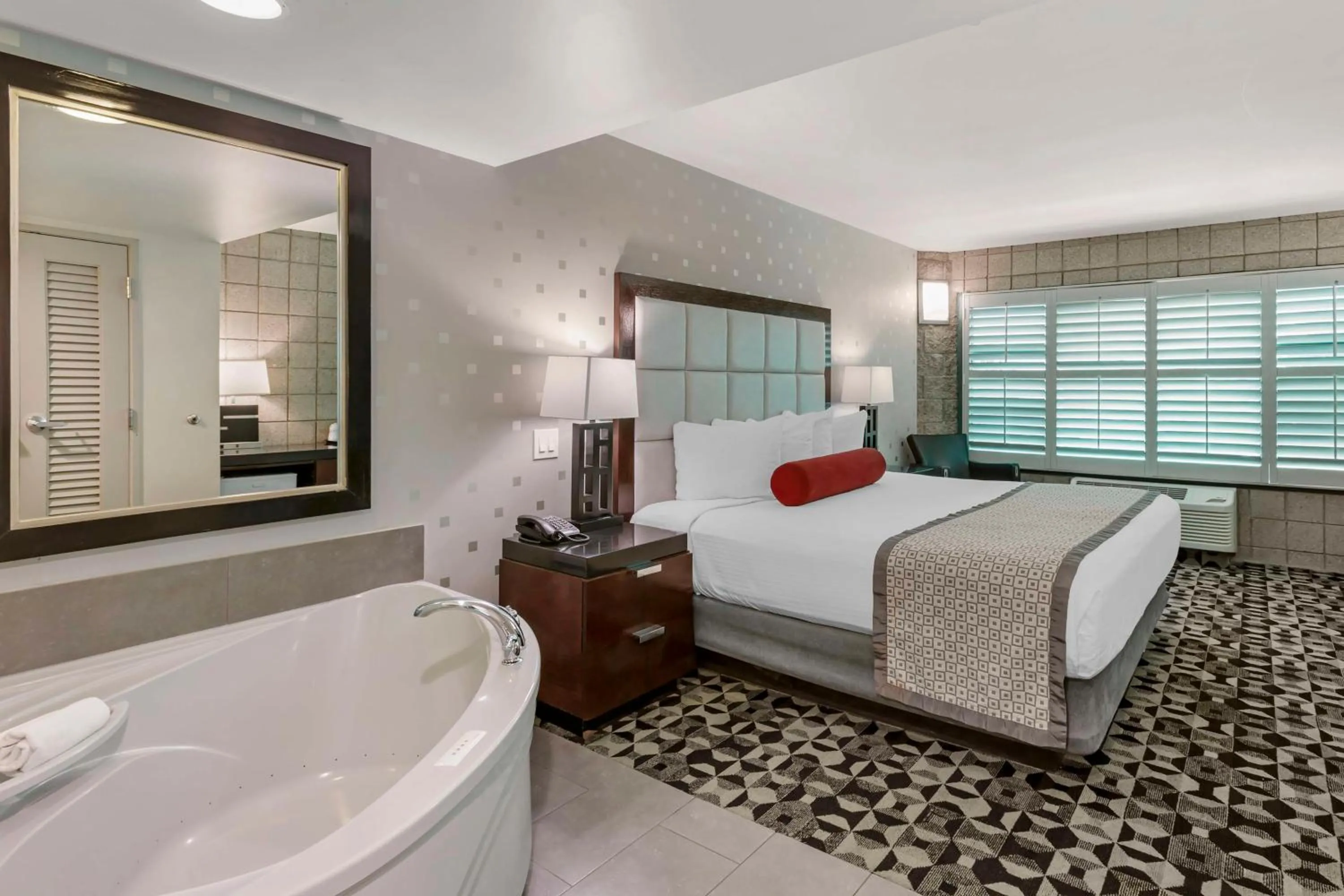 King Suite with Spa Bath, Living Room and Private Patio - Non-Smoking in Best Western Plus Sundial