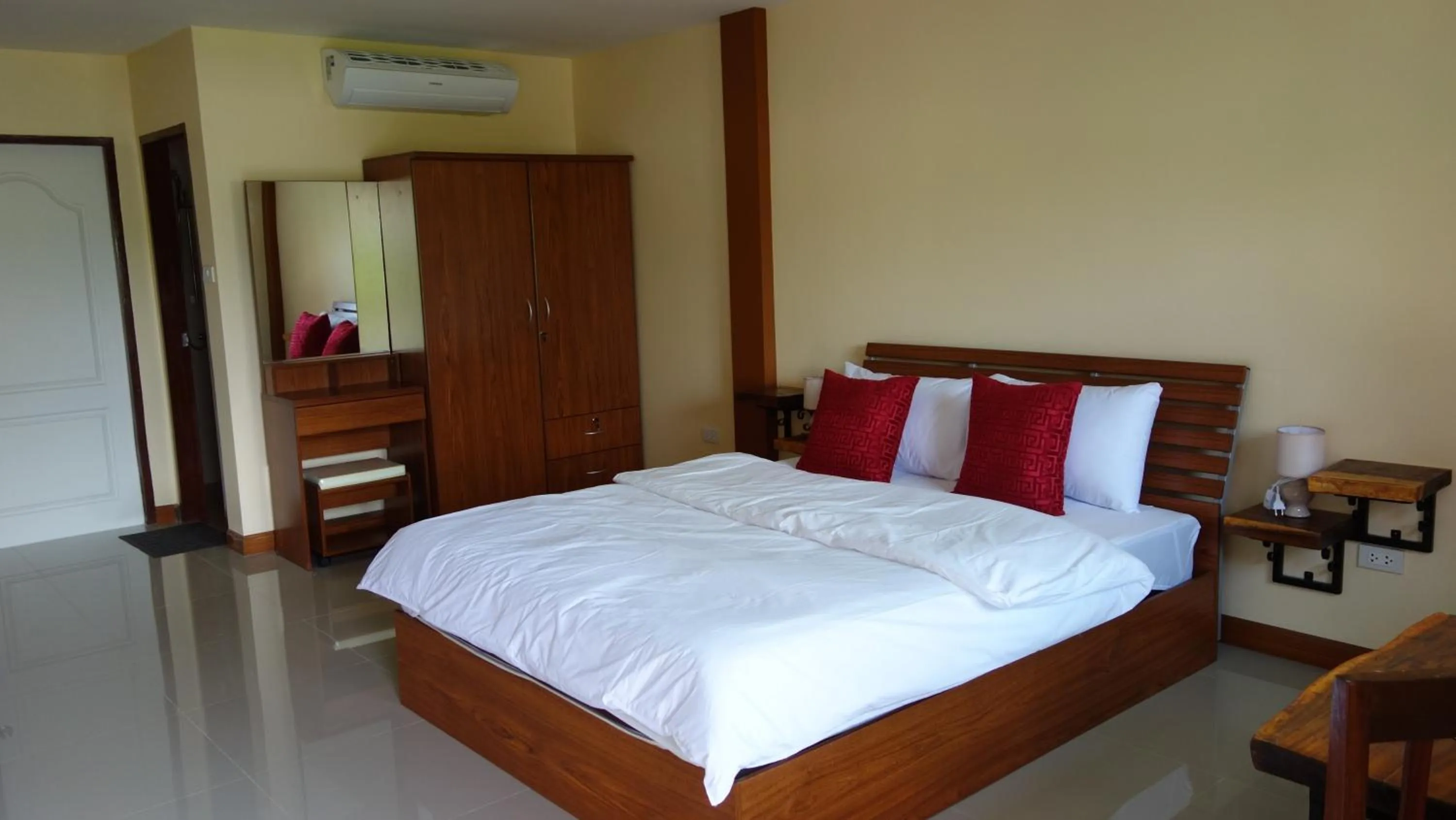 Double Room in Baan Sooksiri Bangsaray