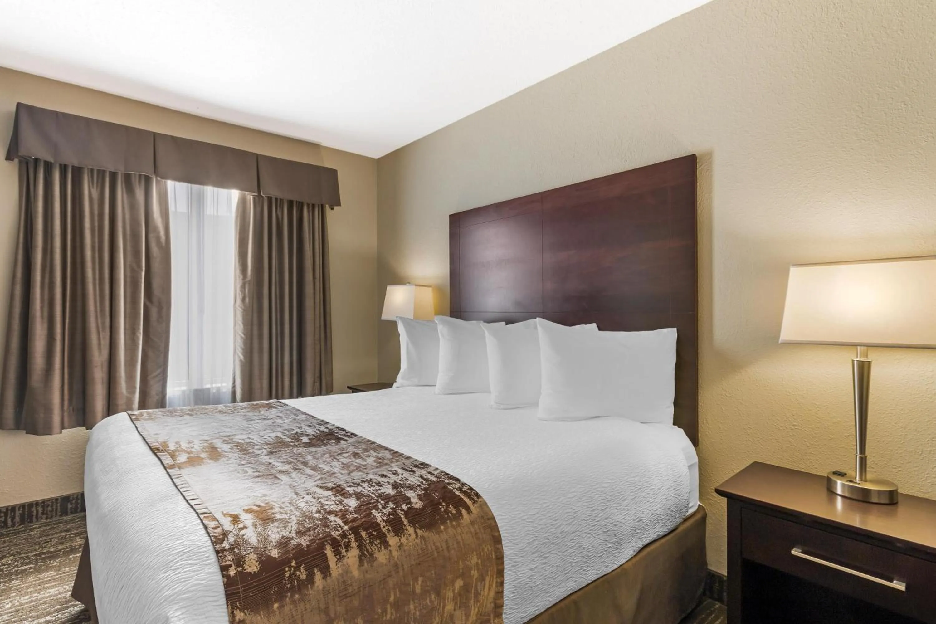 Queen Suite in Best Western Plus Pembina Inn & Suites