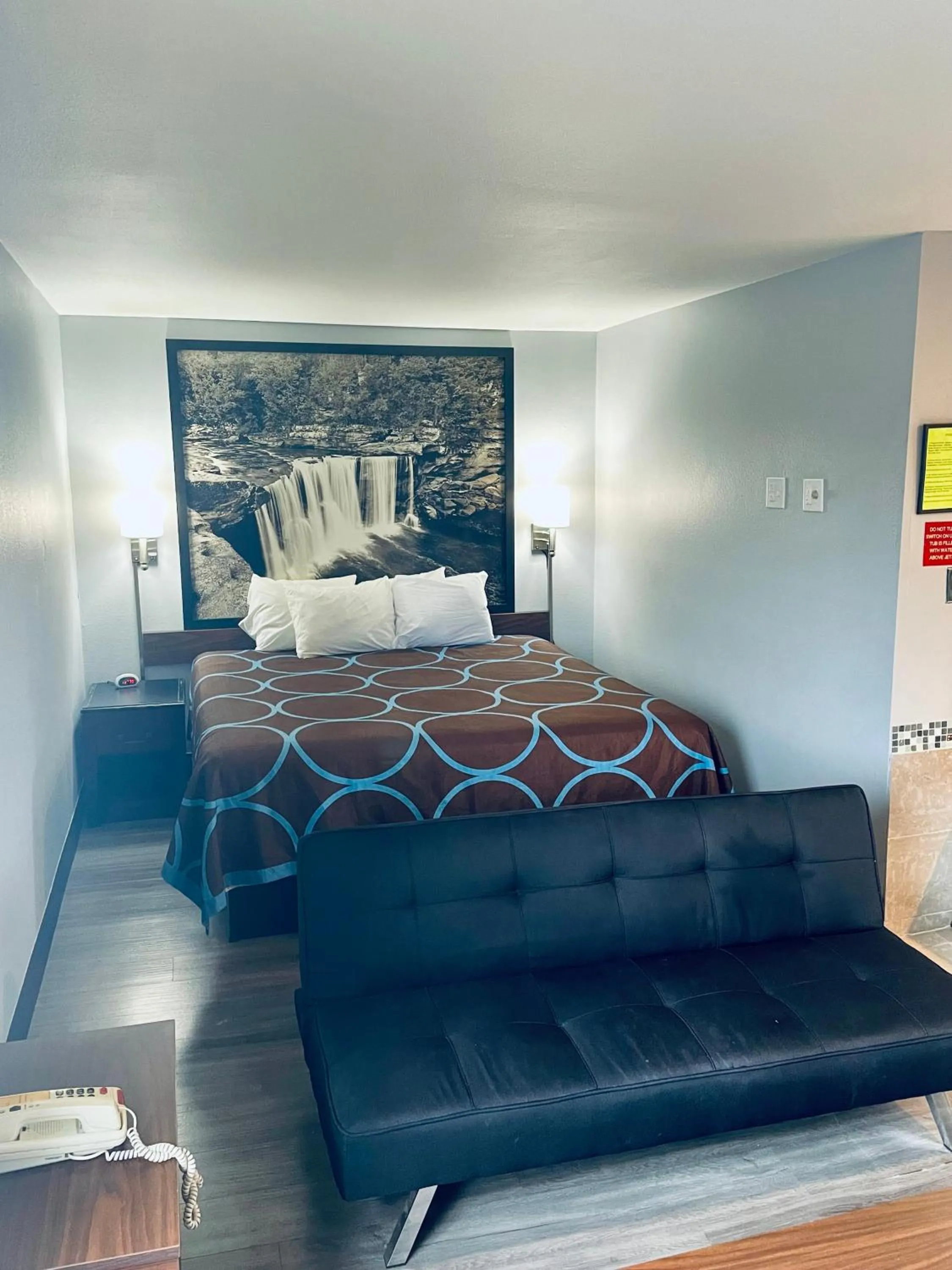 King Studio Suite - Smoking in Super 8 by Wyndham Corbin KY