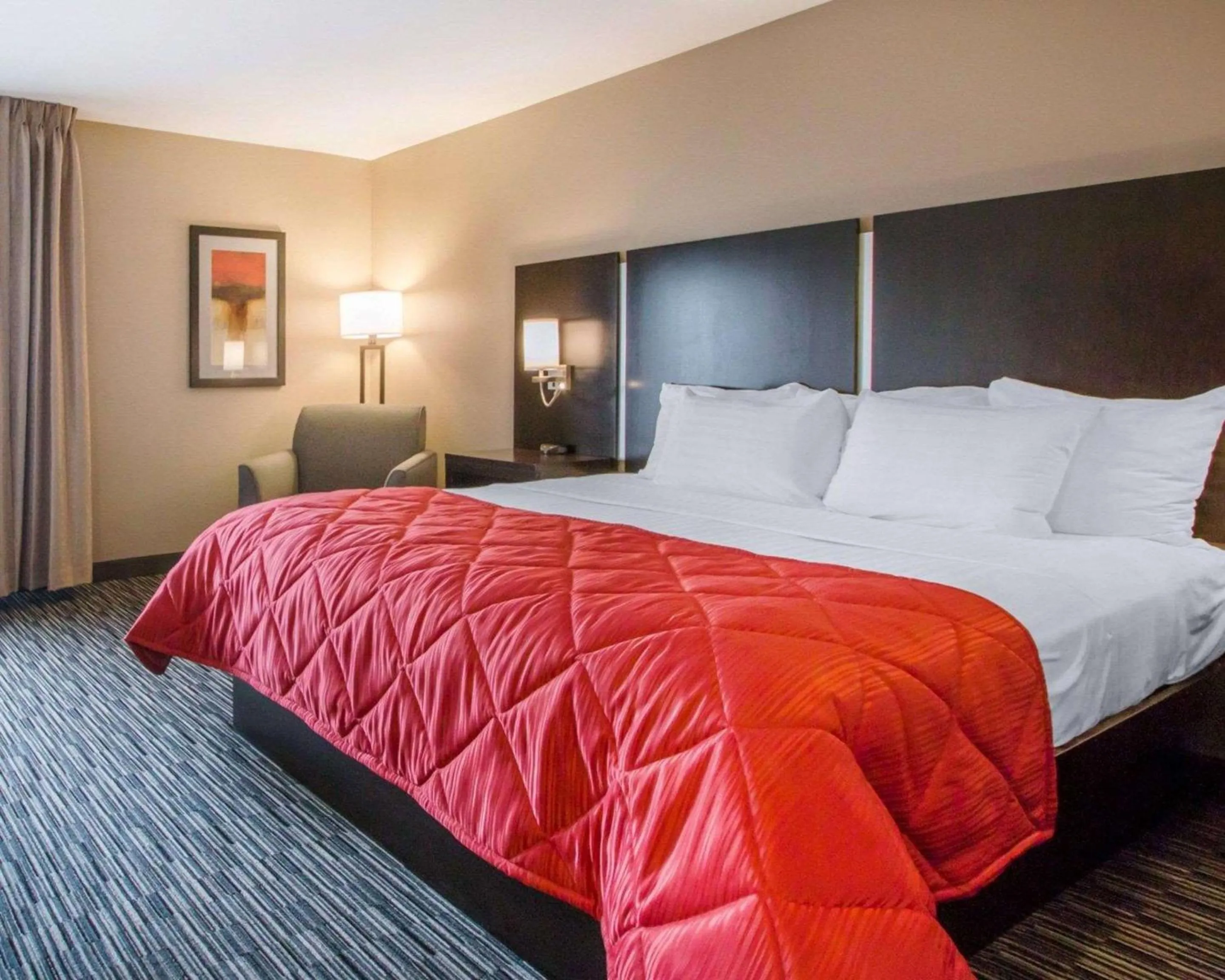 King Suite - Non-Smoking in Greenstay Inn & Suites Court View