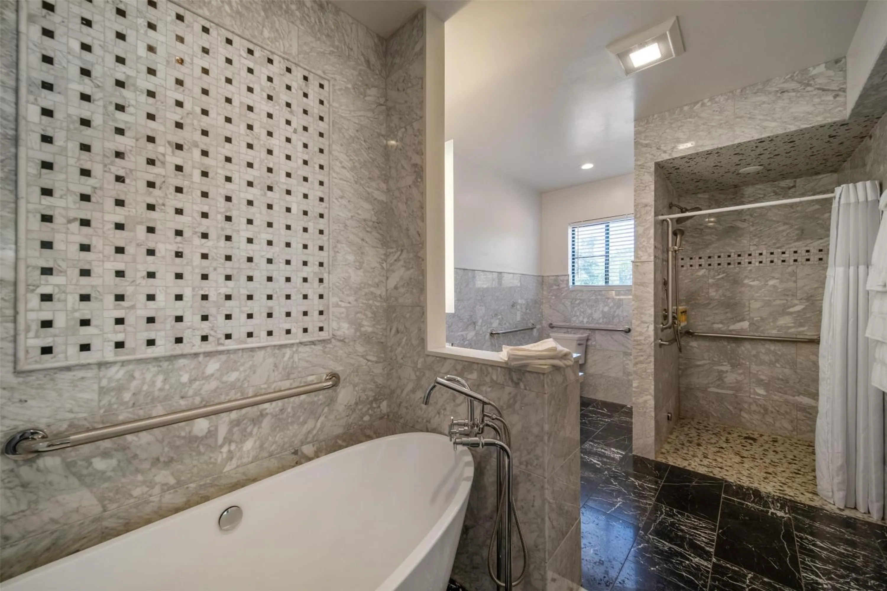 King Suite with Sofa Bed and Roll-In Shower - Disability Access/Non-Smoking in Best Western Plus Palm Court Hotel