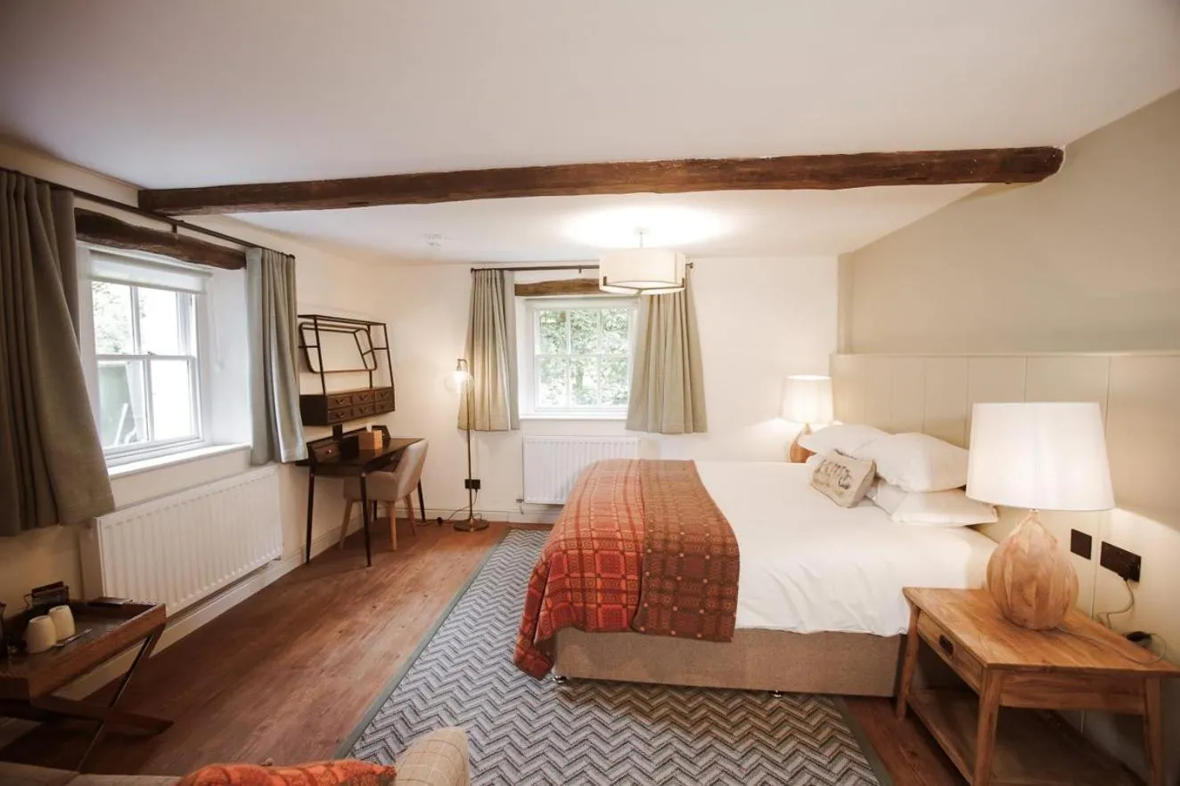 Deluxe Triple Room in Royal Oak Hotel