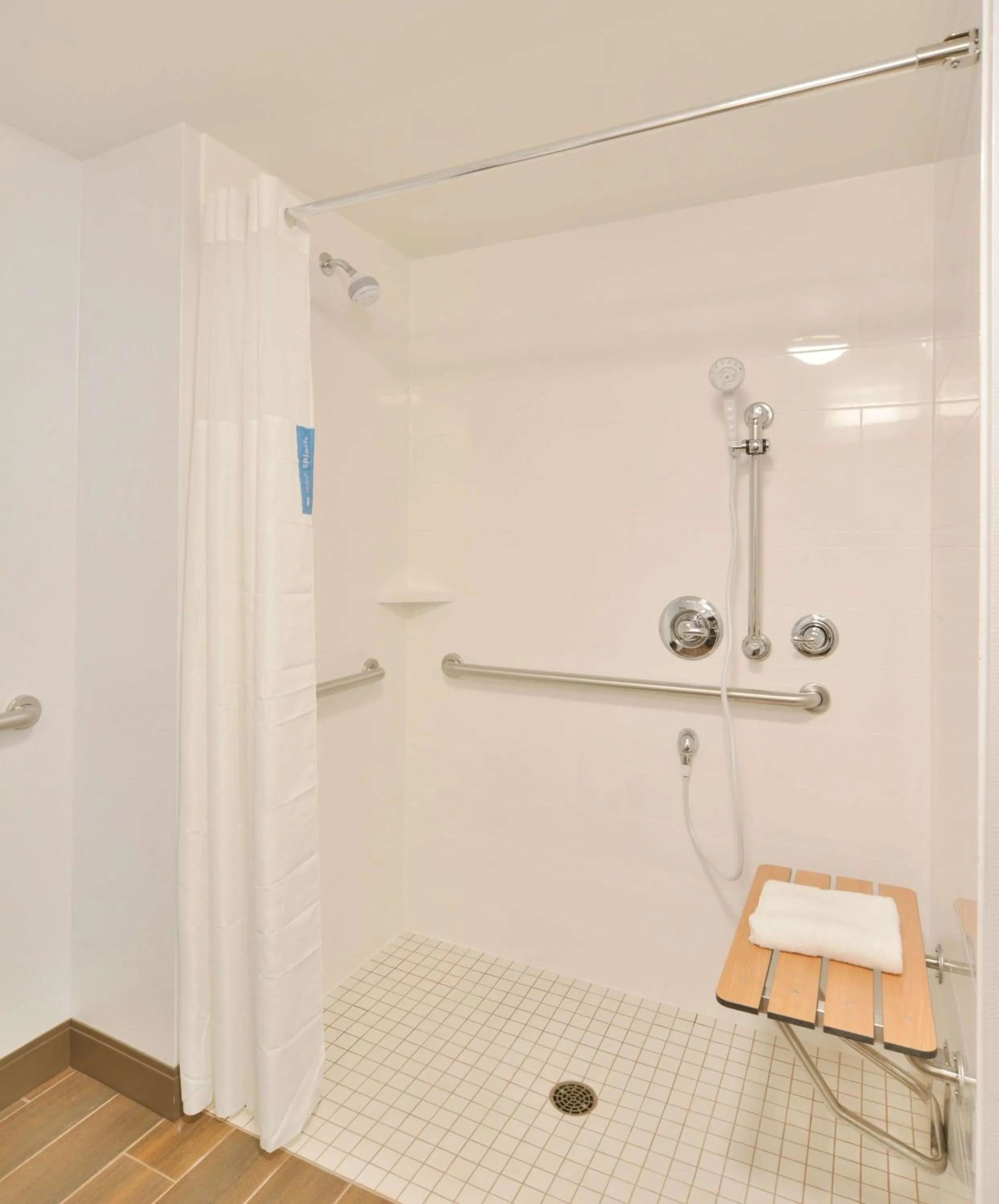 King Studio - Mobility Accessible with Roll-In Shower in Hampton Inn & Suites Menomonie-UW Stout