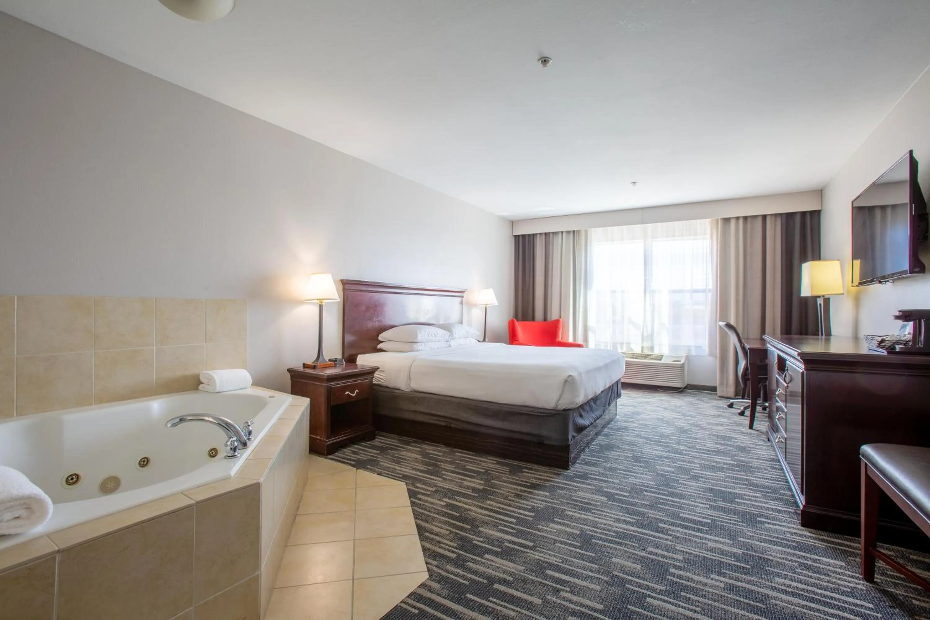 King Suite with Whirlpool in Country Inn & Suites by Radisson, Tucson City Center AZ