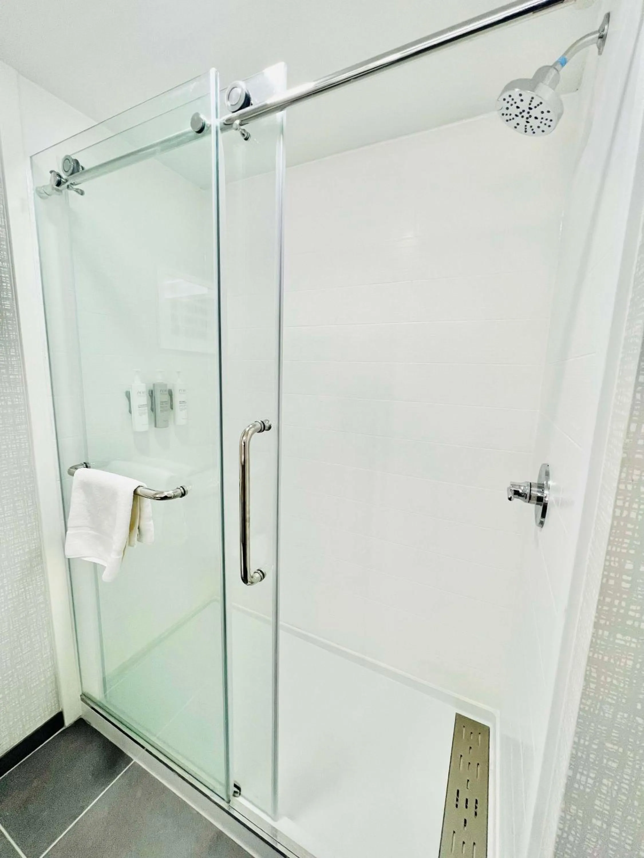 King Room with King Bed - Non-Smoking in Hampton Inn Stony Creek