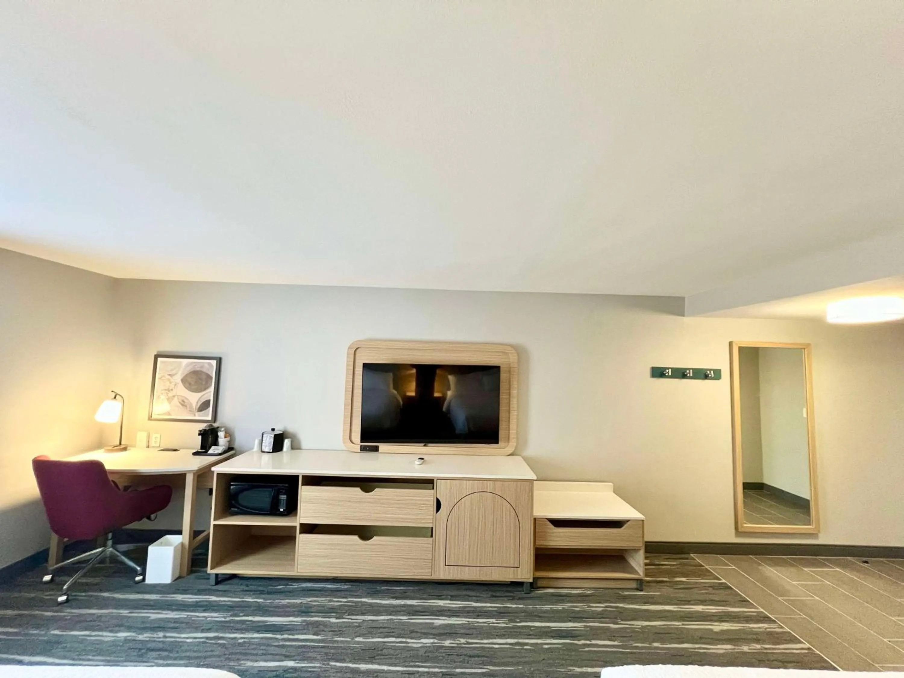 King Room - Mobility Access/Non-Smoking in Hampton Inn Stony Creek