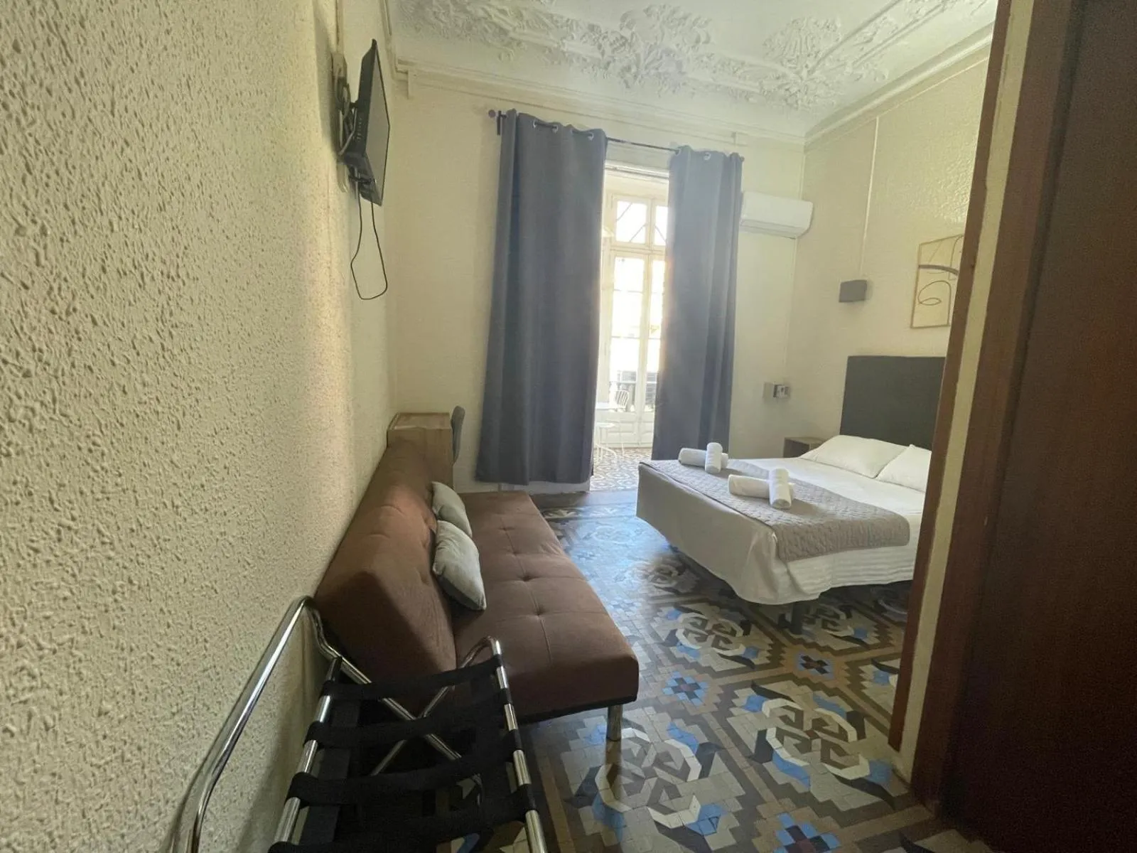 Superior Double Room in Hostal Balmes Centro