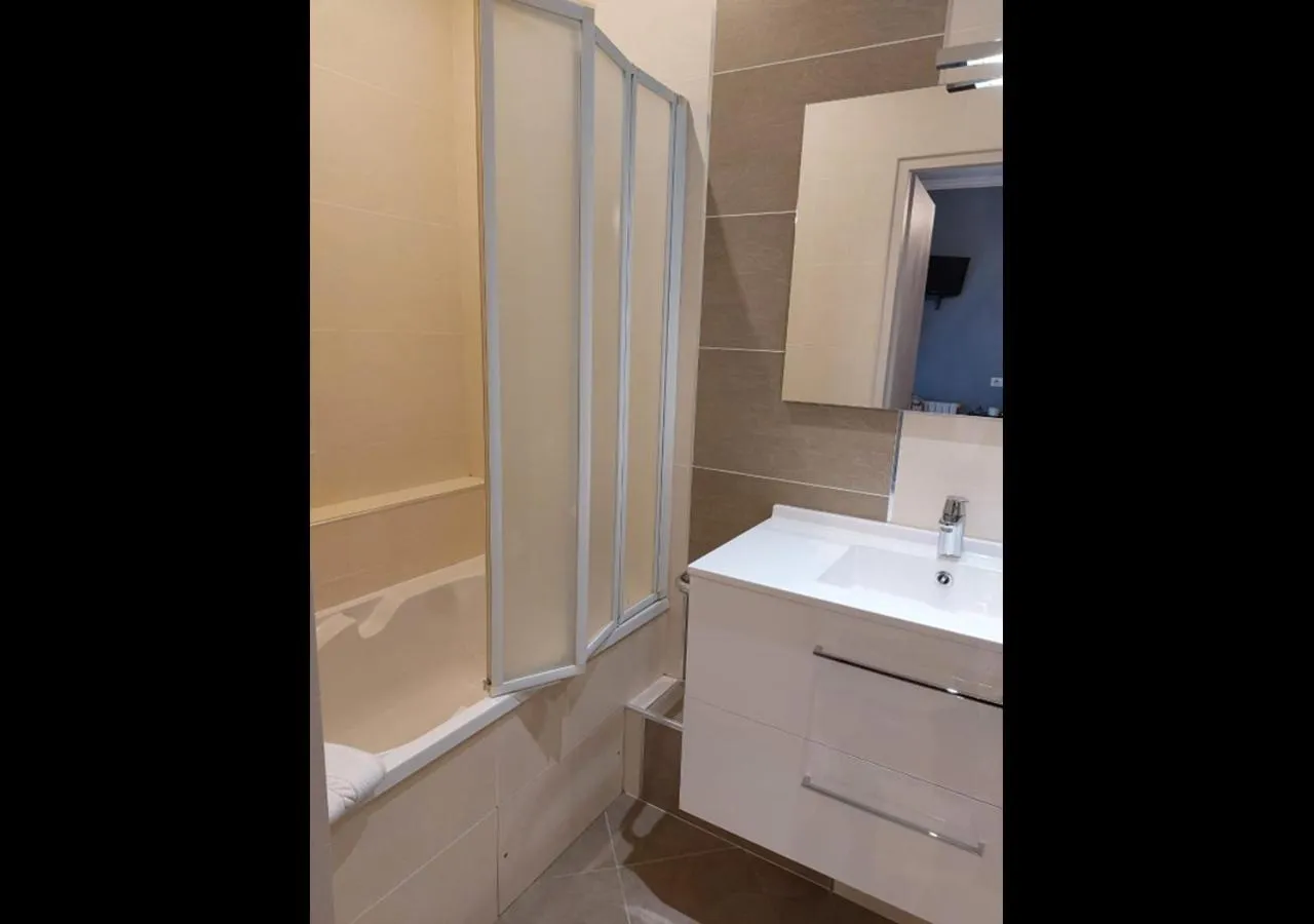 Double Room in Logis Hôtel Beau Site