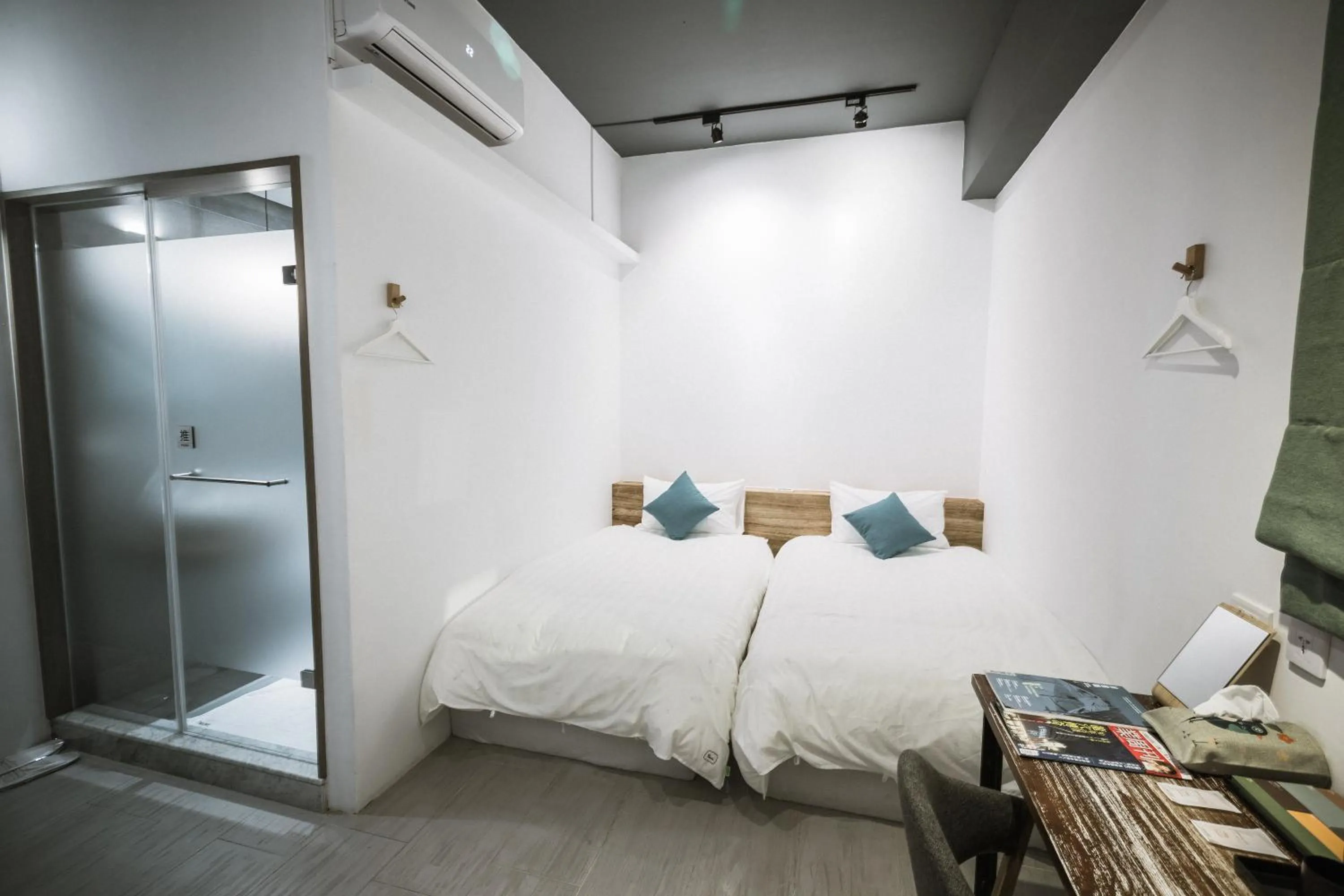 Standard Twin Room with Balcony in Tiin Tinn - Rivershore B&B