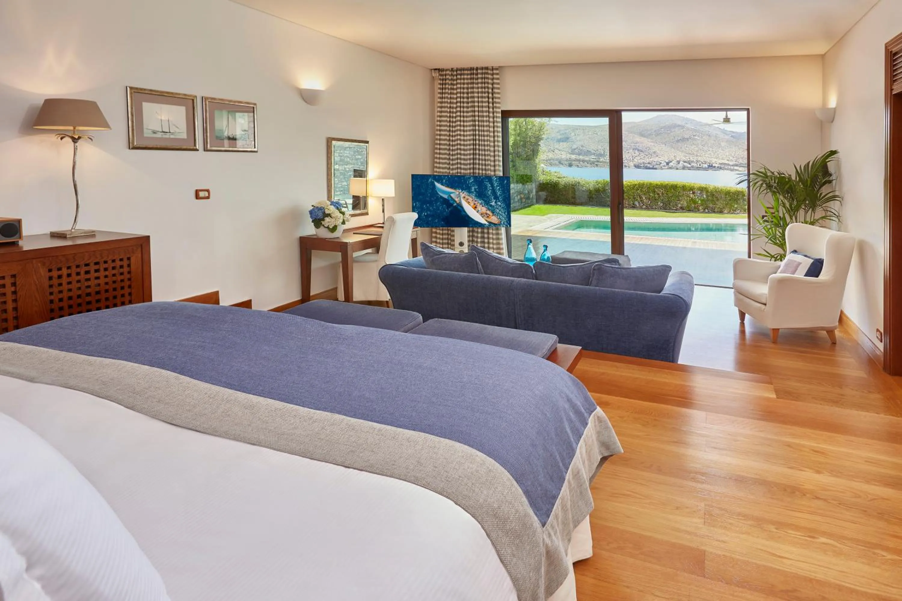 Suite with Private Pool in Grand Resort Lagonissi