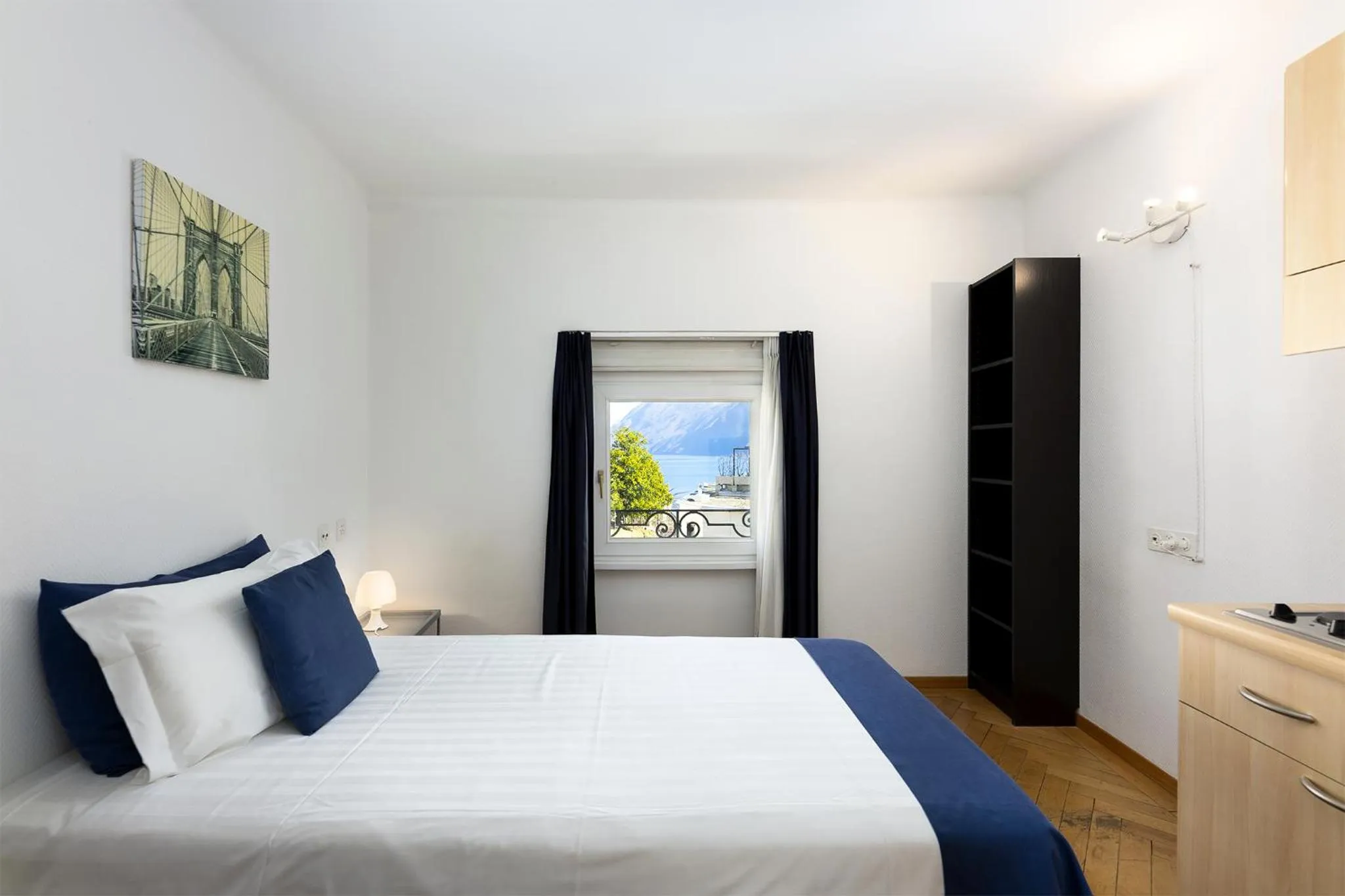 Single Room with Lake View in GuestHouse Lugano Center by LR