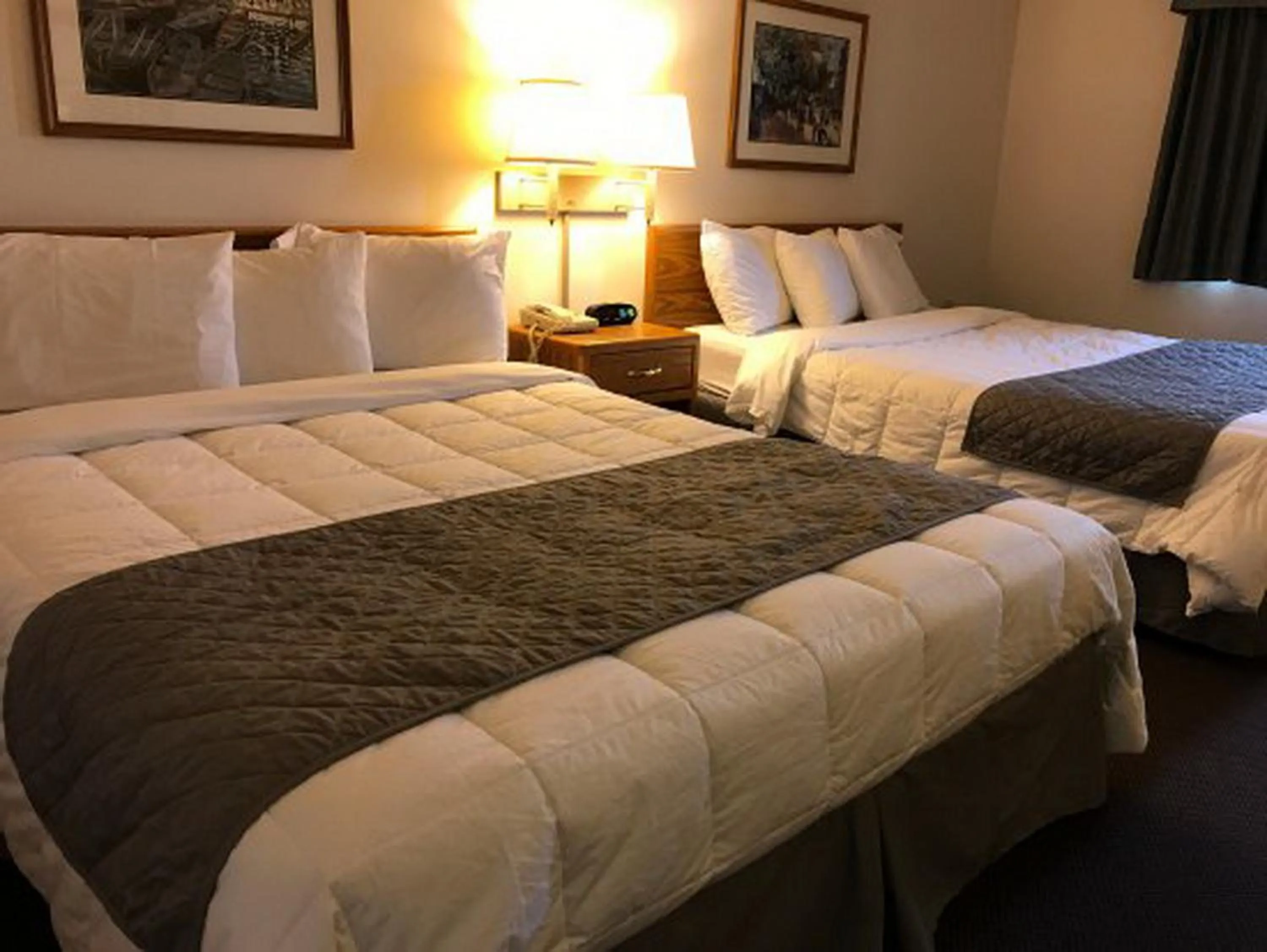 Queen Room in FairBridge Inn & Suites Thorp