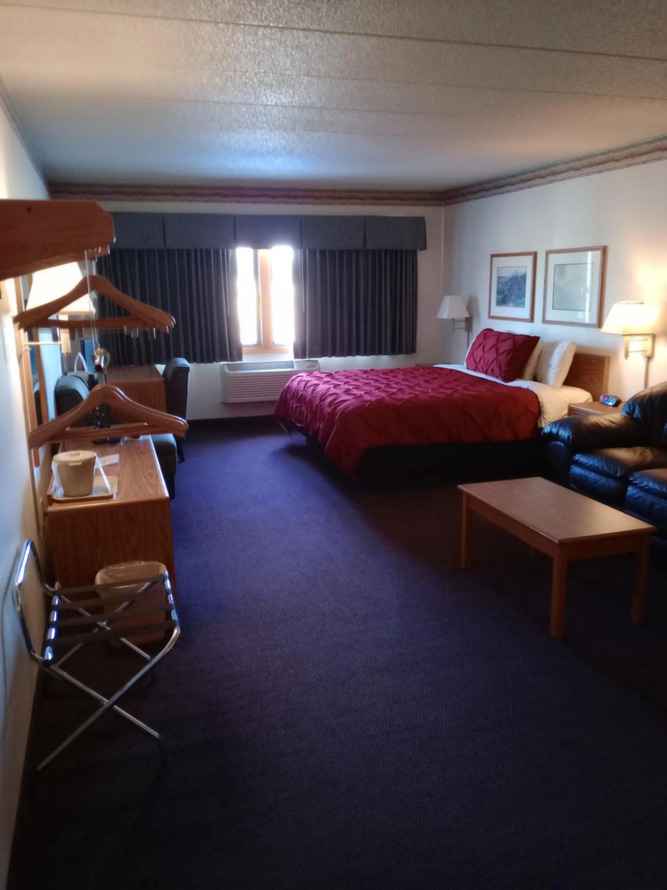 King Room - single occupancy - Disability Access in FairBridge Inn & Suites Thorp
