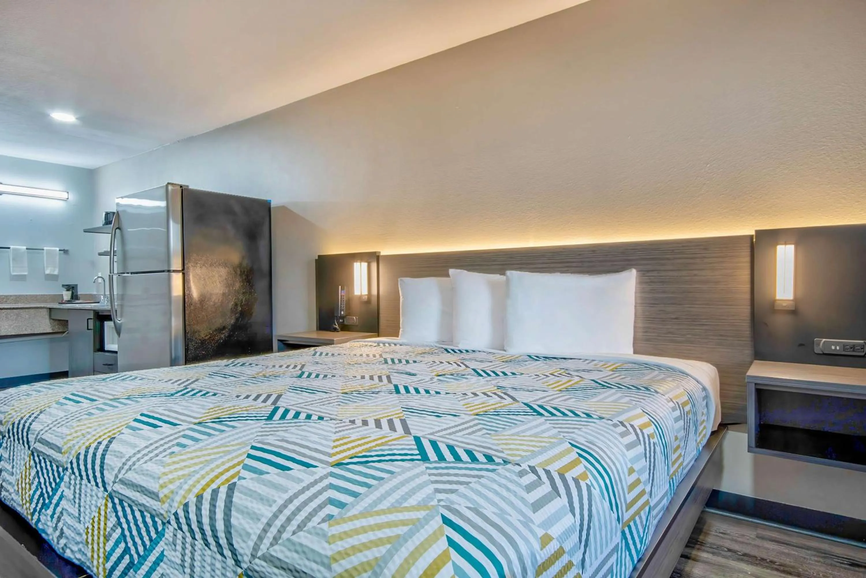 King Room - Smoking  in Studio 6 - Texas City, TX