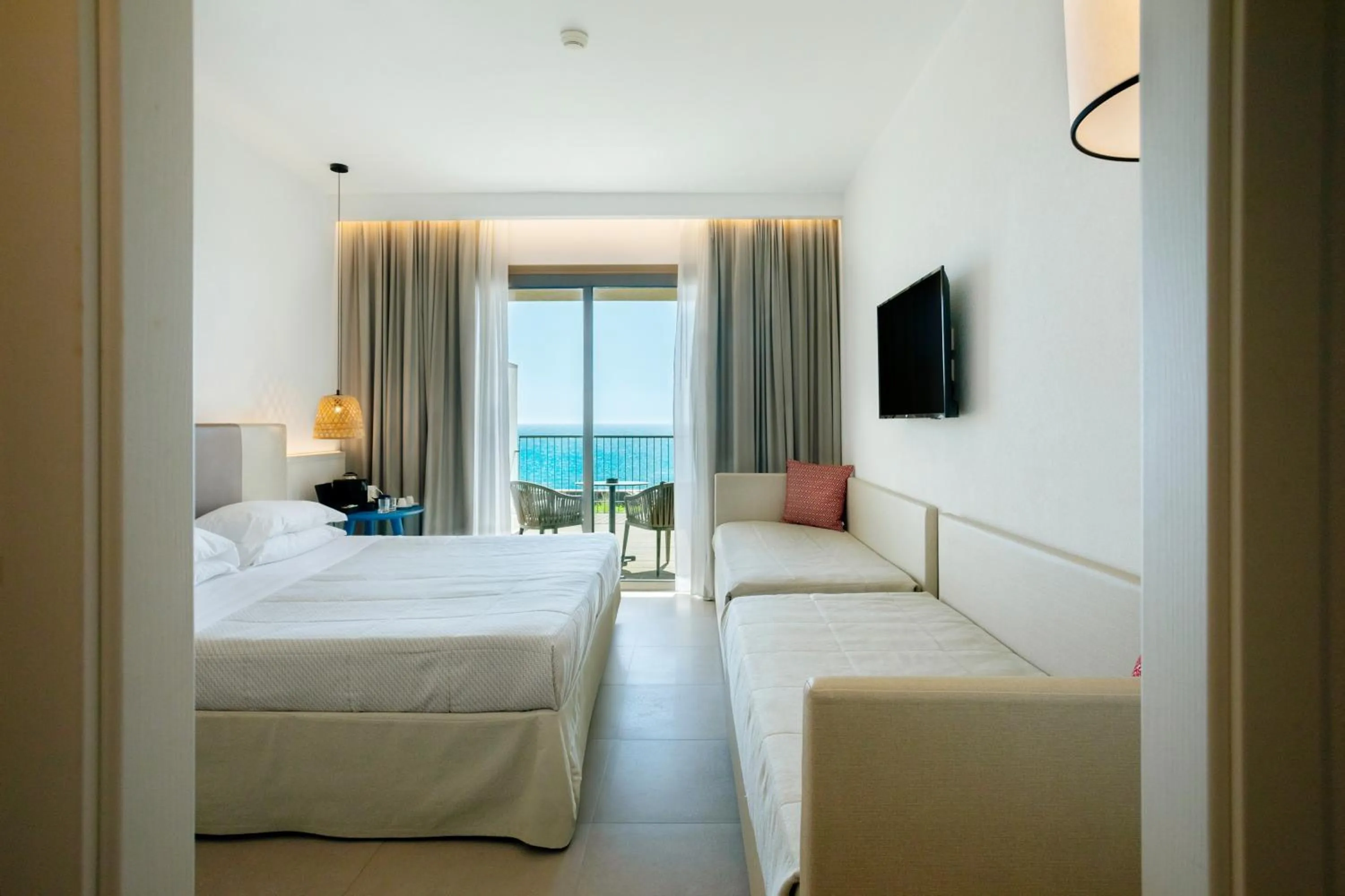 Deluxe Double Room with Sea View in Mangia's Torre Del Barone Resort & SPA