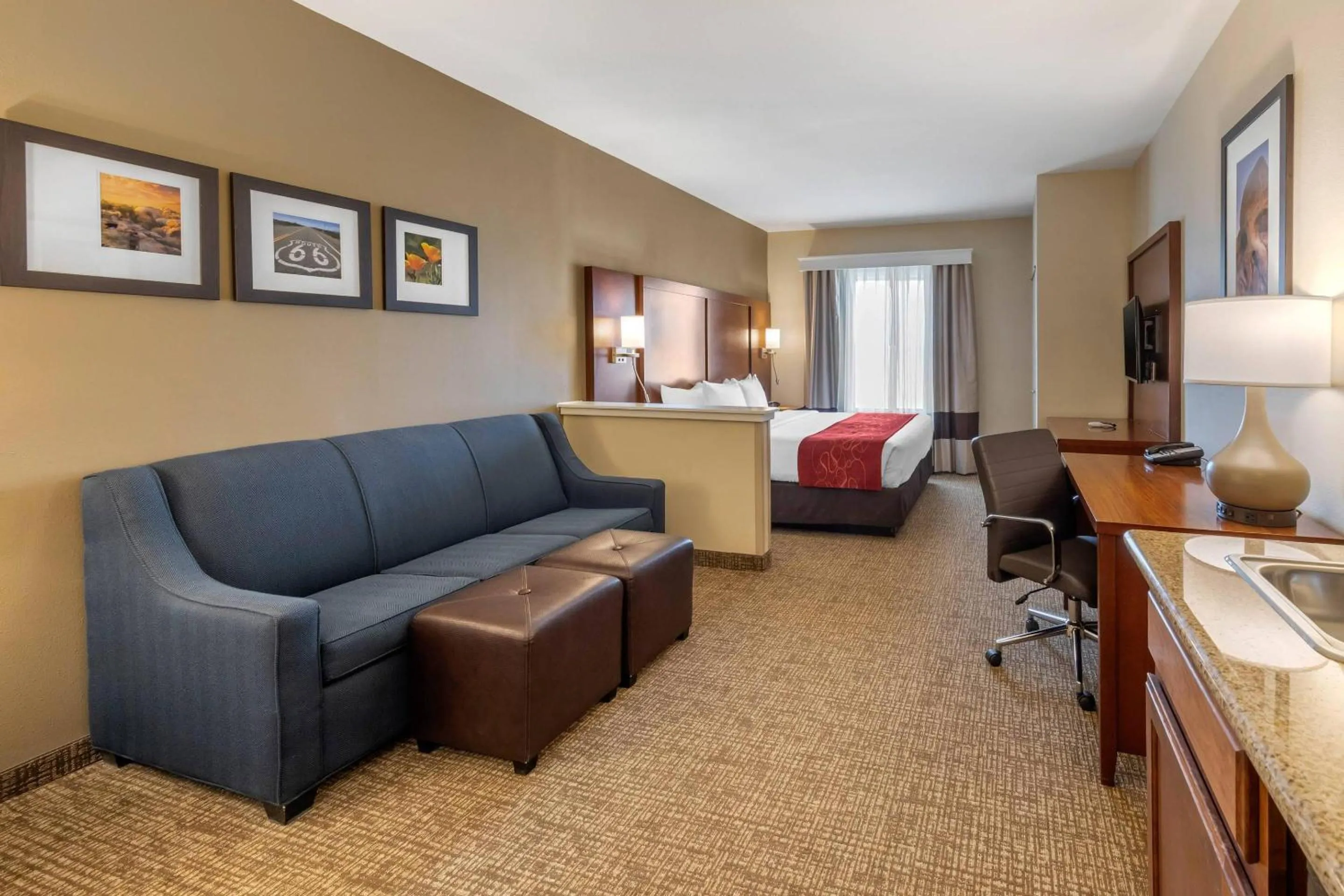 King Suite with One King Bed in Comfort Suites Barstow near I-15
