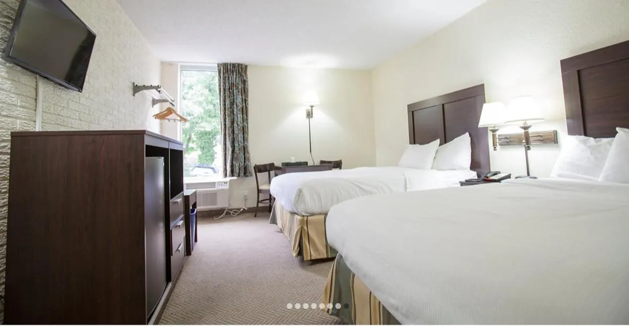 Double Room with Two Double Beds - Smoking in Inns of Virginia Arlington