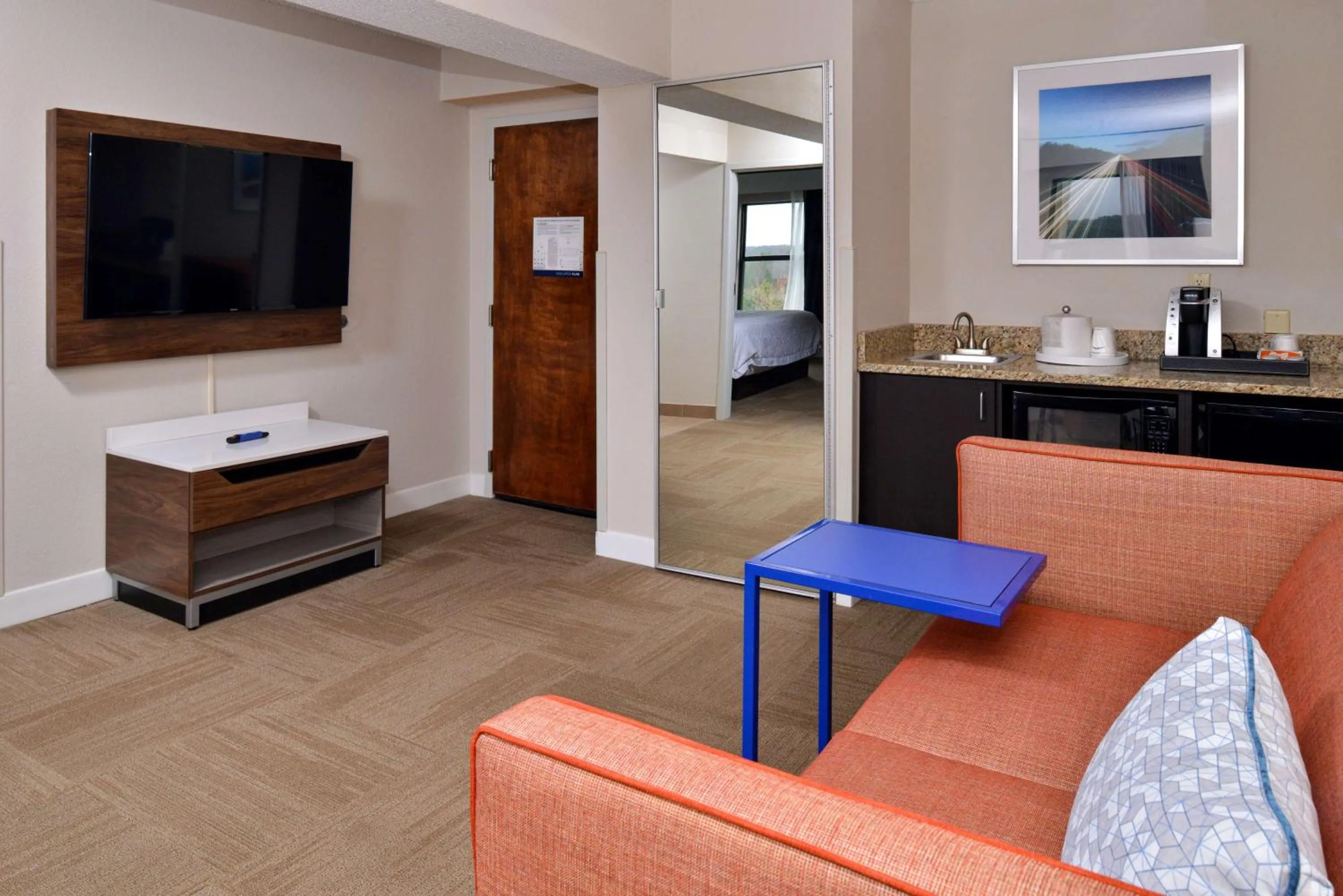 King Suite- Non-Smoking in Hampton Inn Henderson