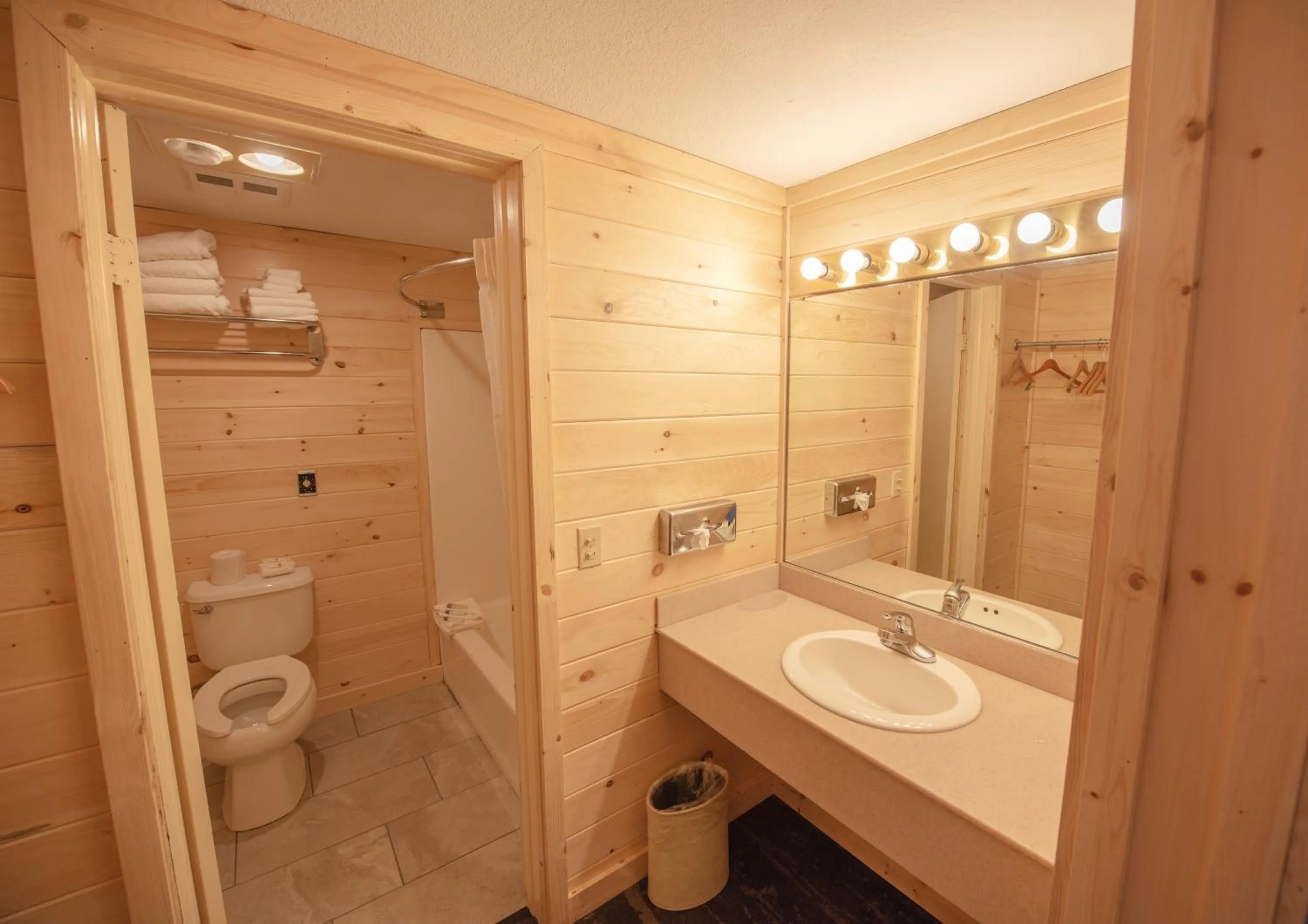 King Room in Quality Inn & Suites Mackinaw City Beachfront