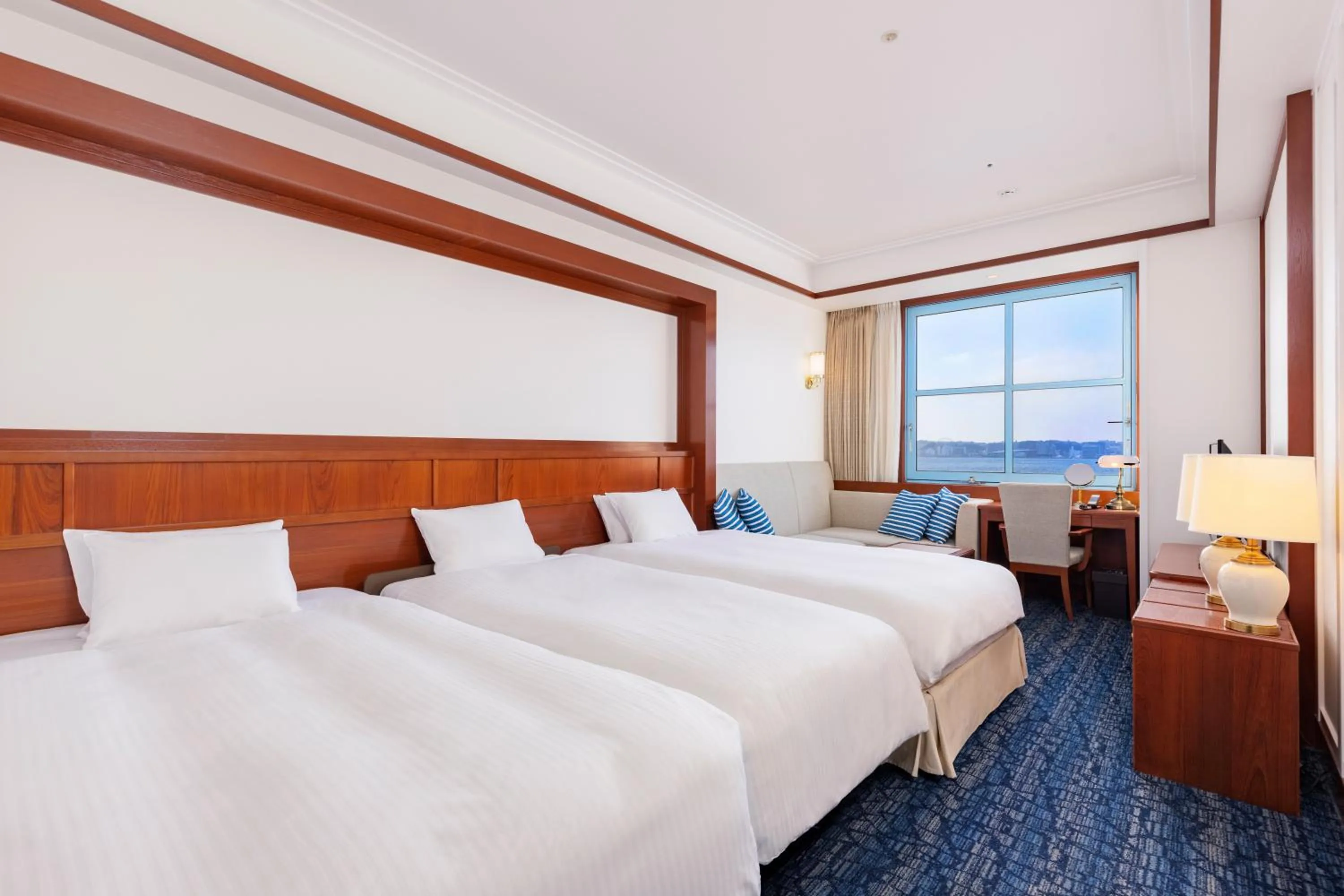 Premier Deluxe Twin Room with Extra Bed and Ocean View in Premier Hotel Mojiko