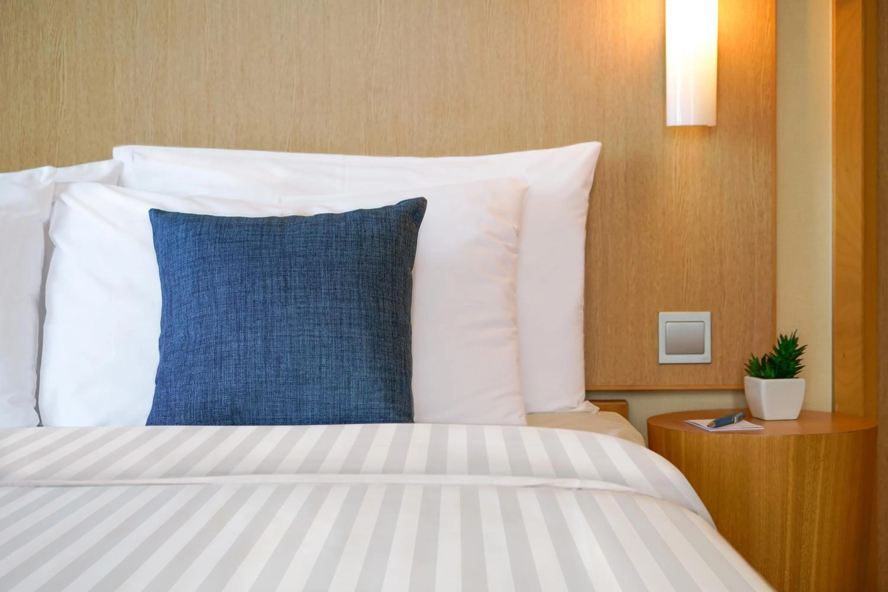 COZi Deluxe Twin with City View in Hotel COZi Harbour View