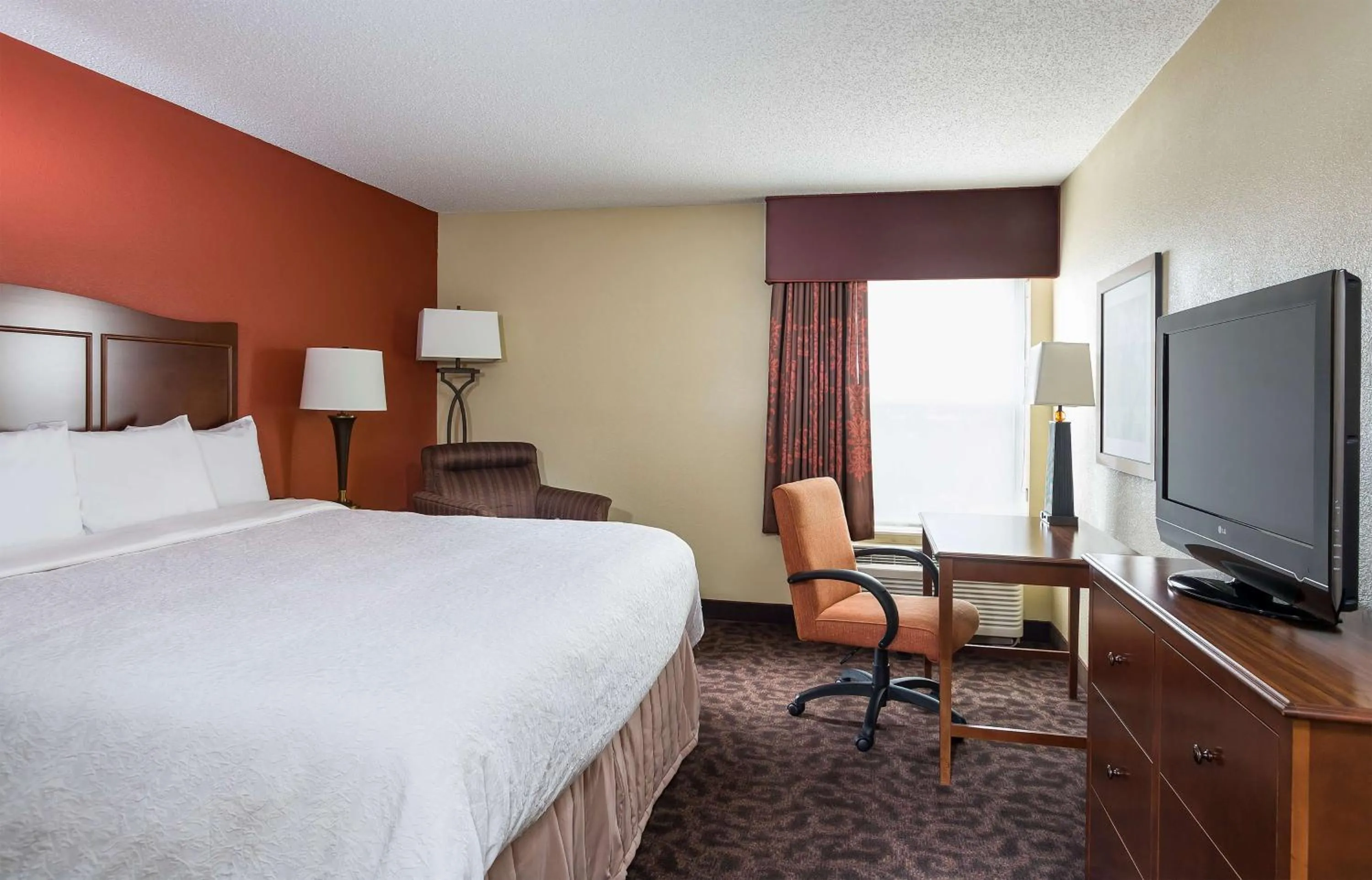 King Room with King Bed - Non-Smoking in Hampton Inn Mansfield/Ontario