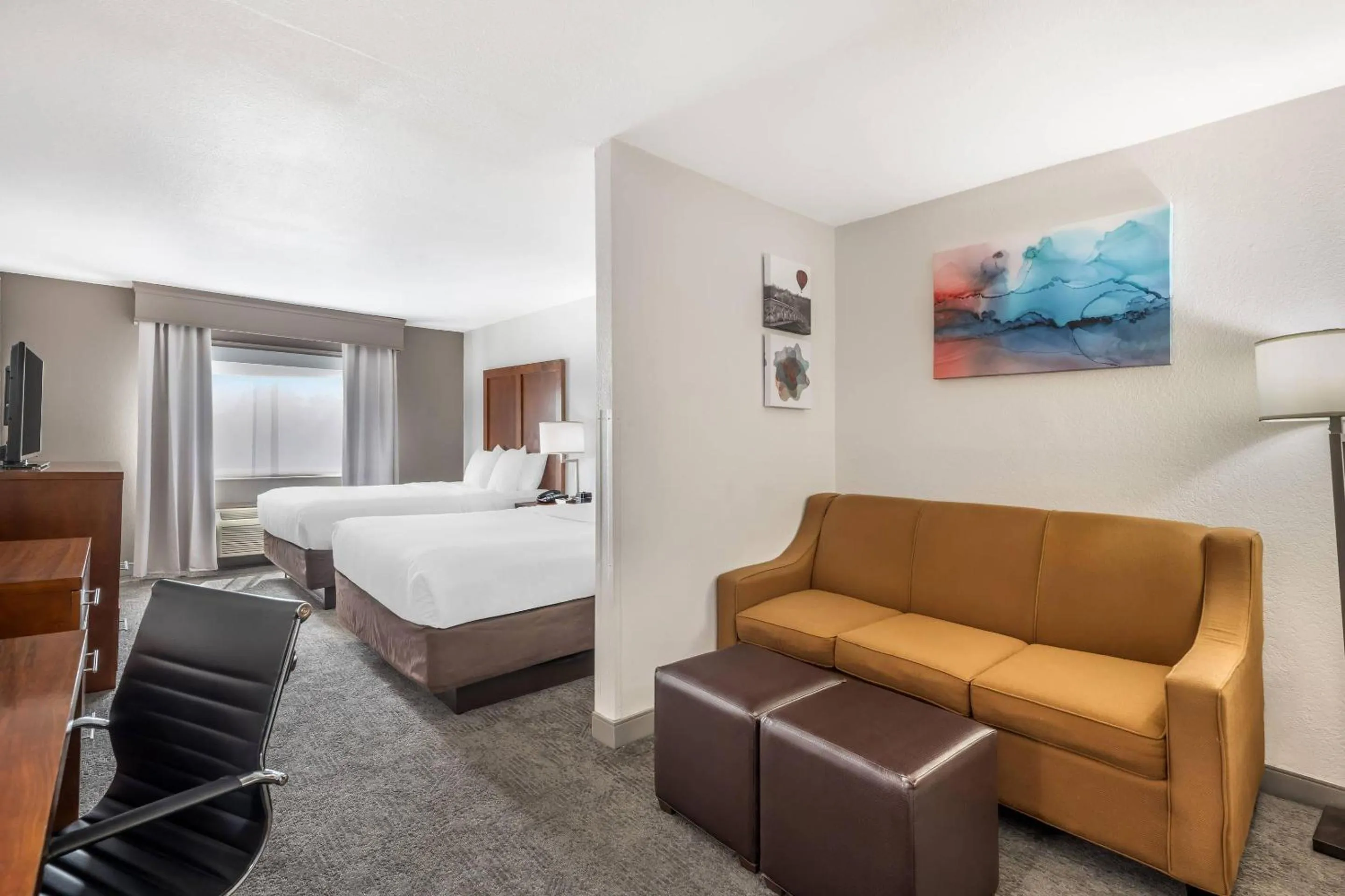 Queen Suite with Two Queen Beds in Comfort Suites Omaha Northwest