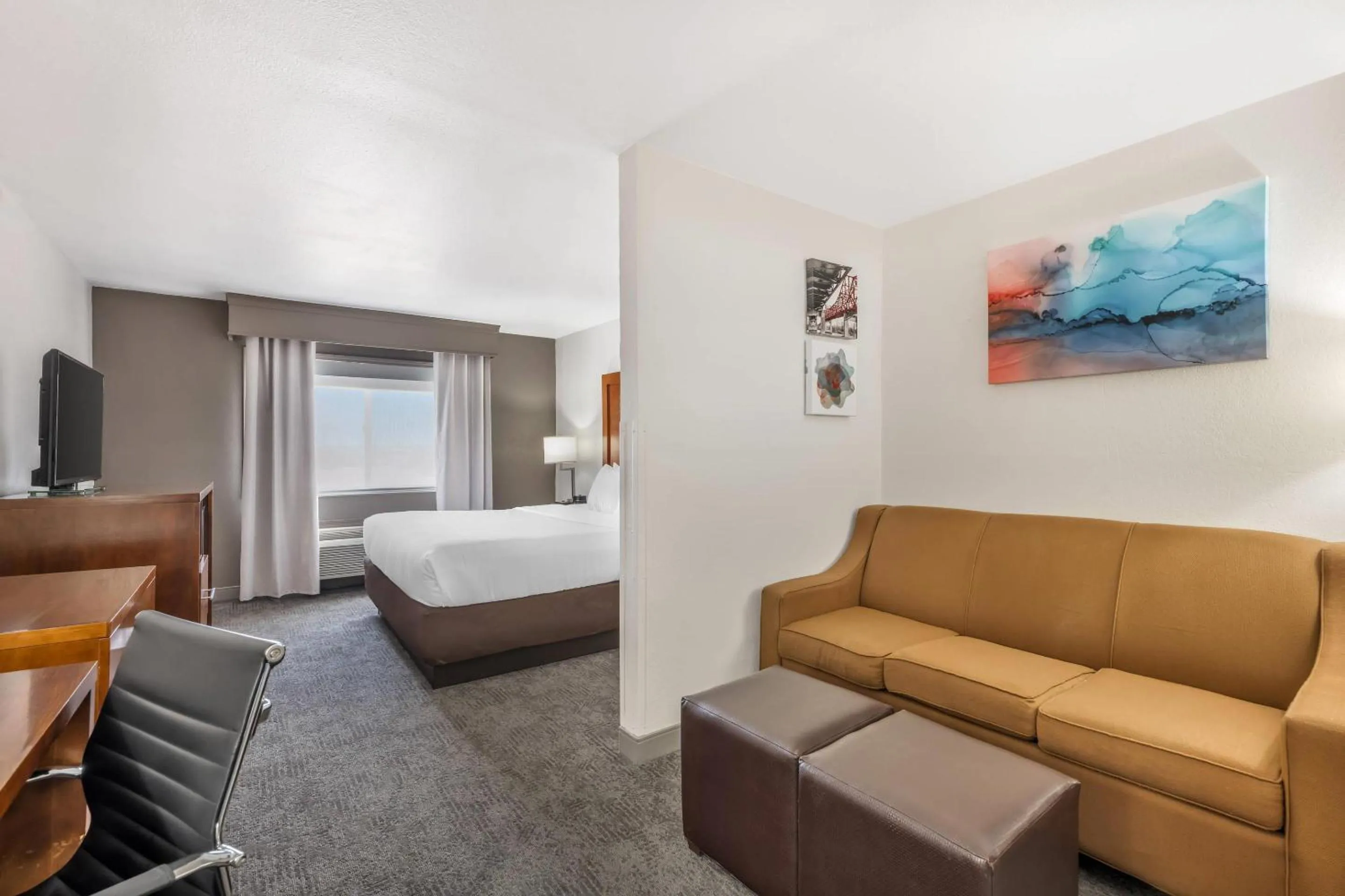 King Suite in Comfort Suites Omaha Northwest