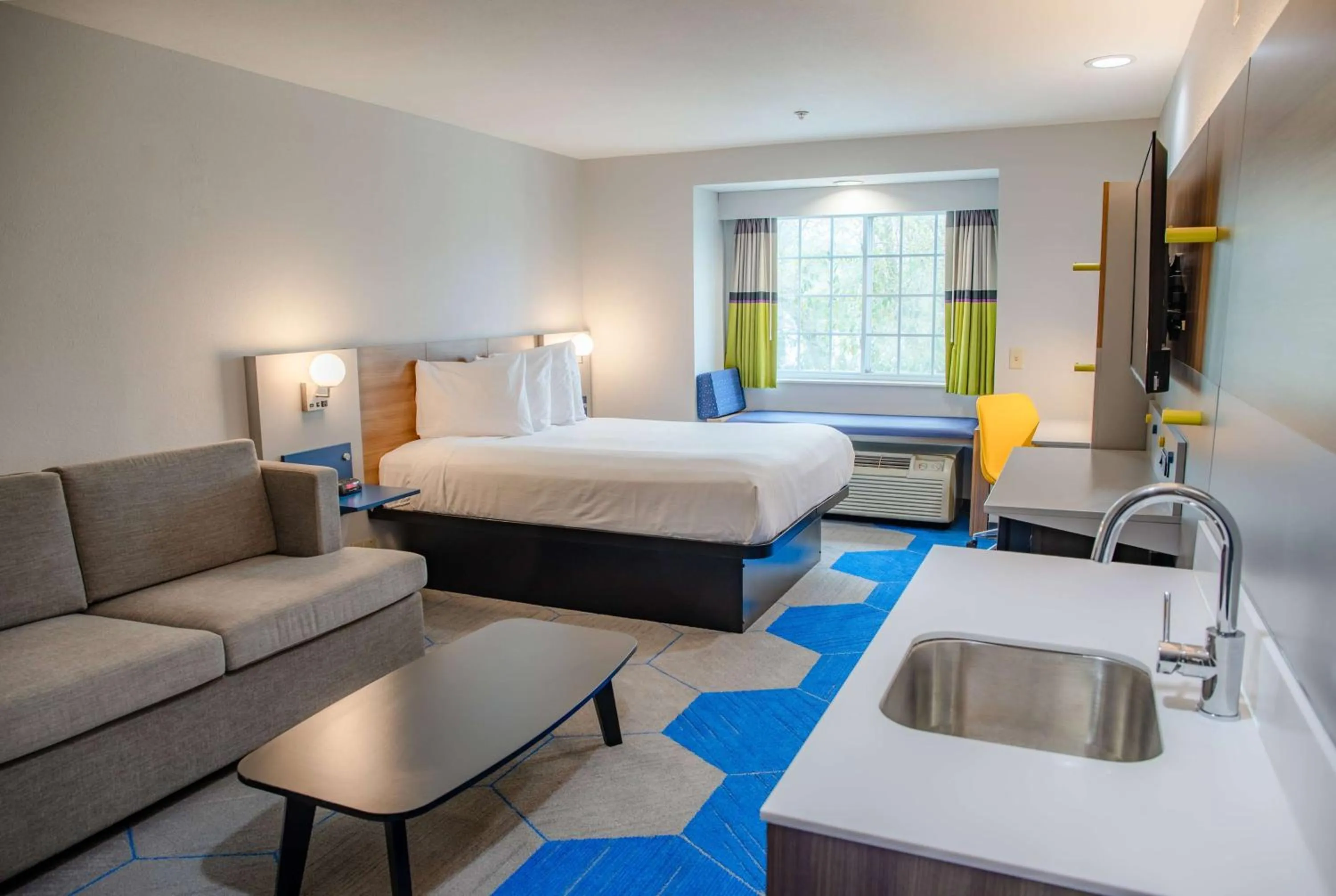 1 Queen Bed, Mobility Accessible Studio Suite, Non-Smoking in Microtel Inn & Suites by Wyndham Kingsland Naval Base I-95