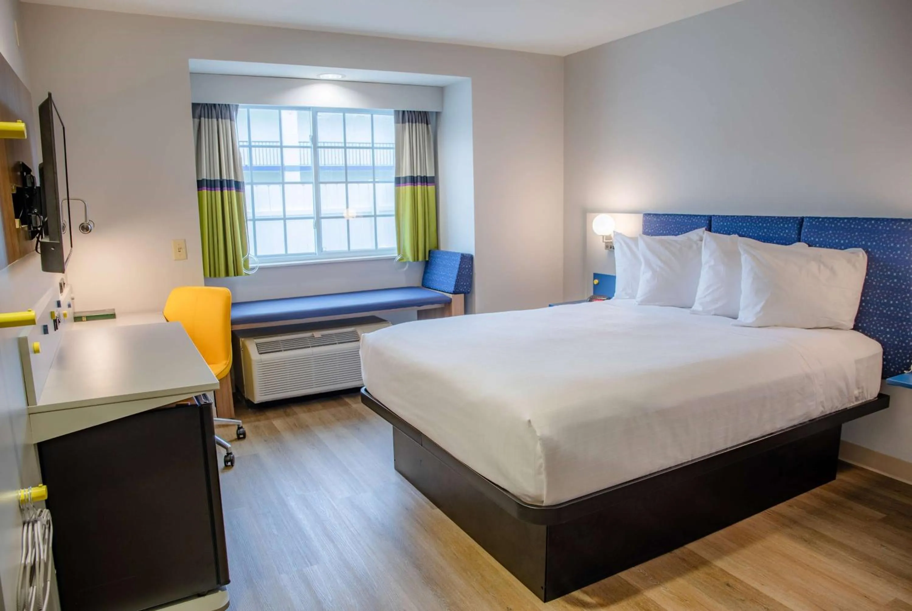 Queen Room - Non-Smoking in Microtel Inn & Suites by Wyndham Kingsland Naval Base I-95