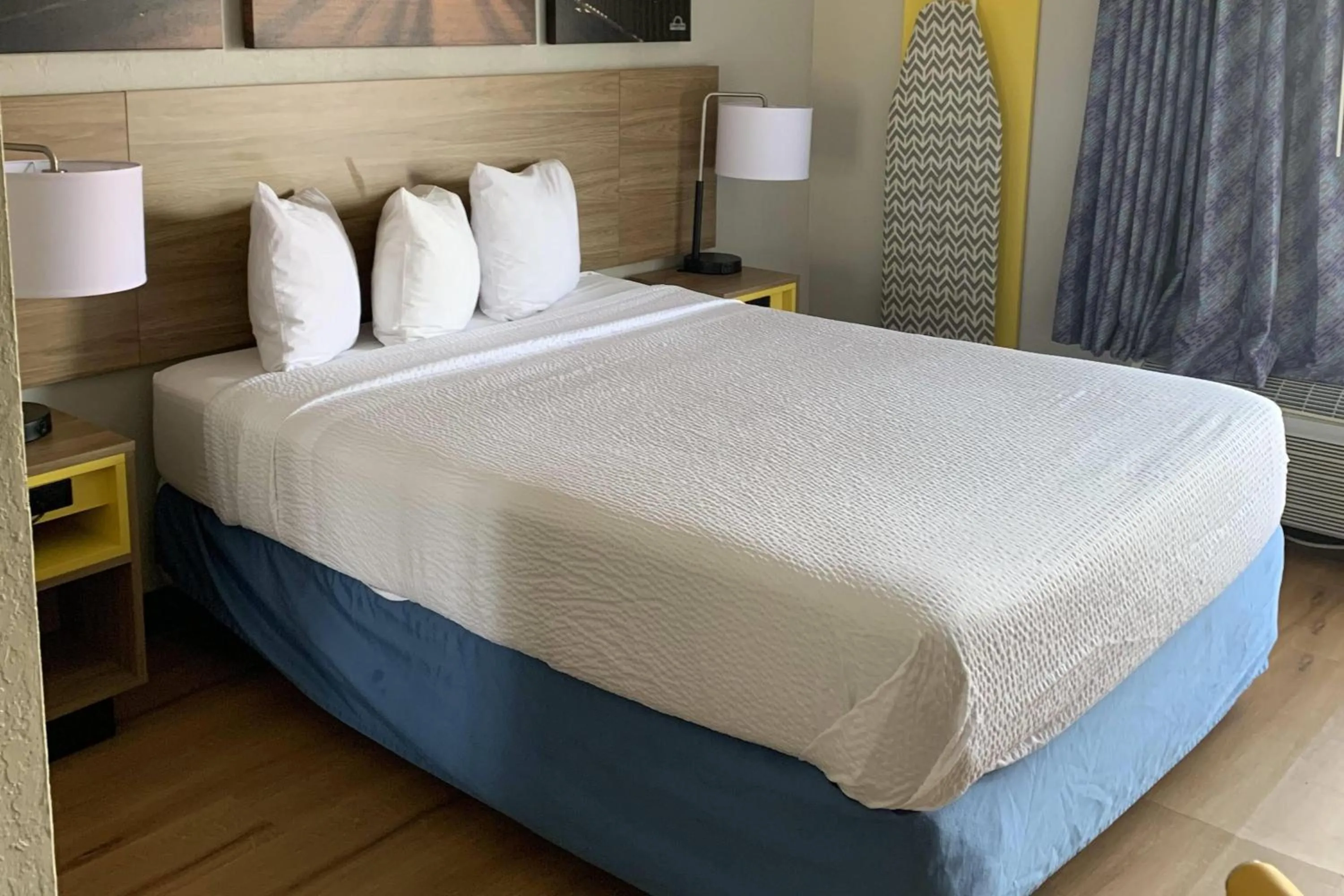 Queen Room - Non-Smoking in Days Inn by Wyndham Louisville Airport Fair and Expo Center