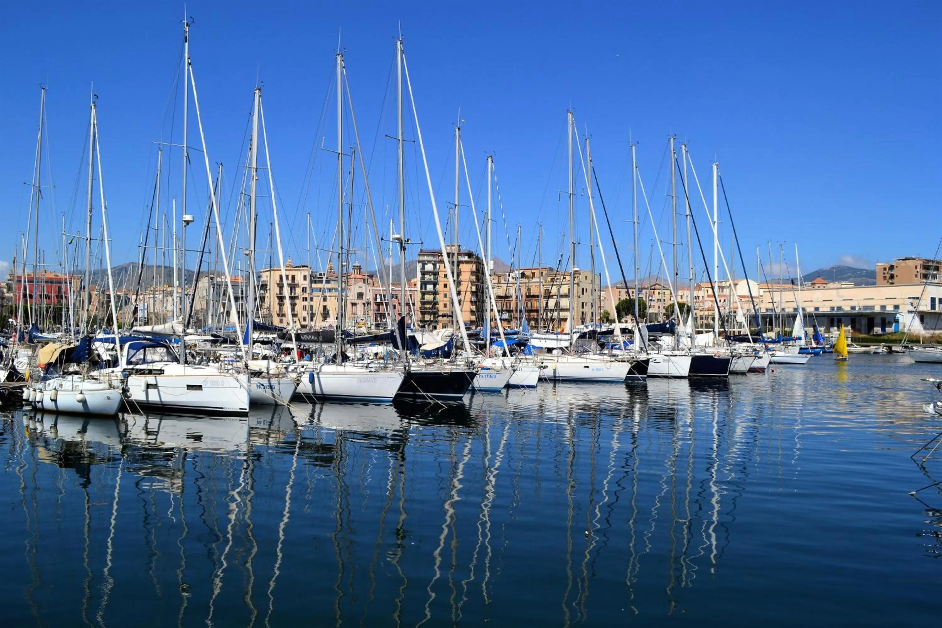 Double or Twin Room with Balcony in Via Zara