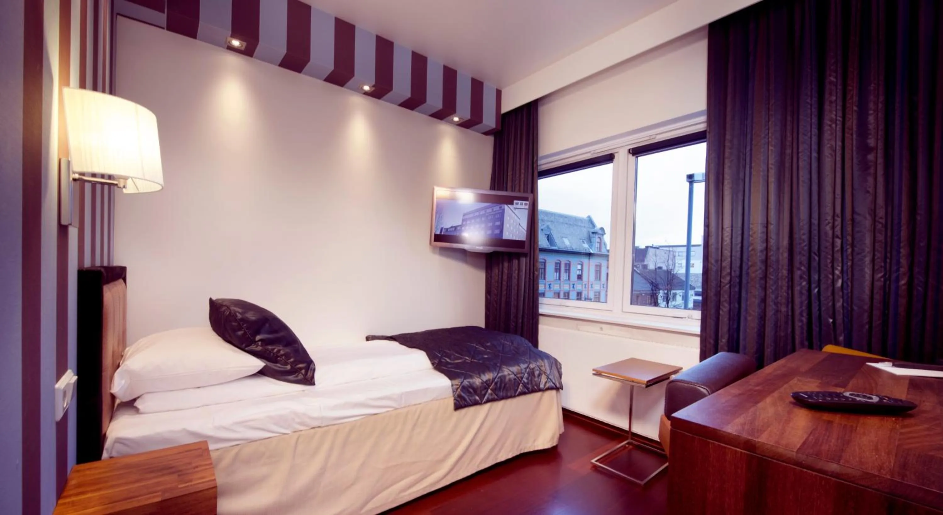 Compact Single in Home Hotel Astoria