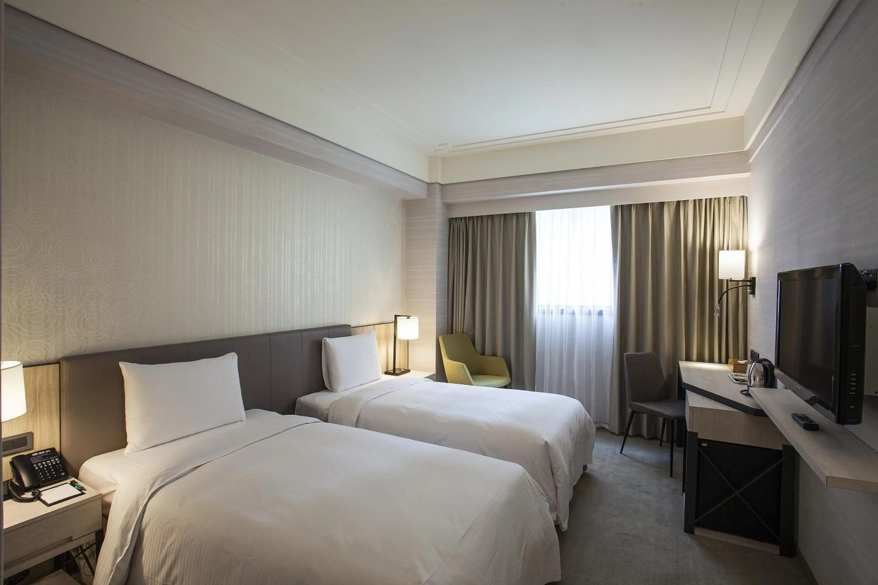 Classic Twin Room in Citizen Hotel