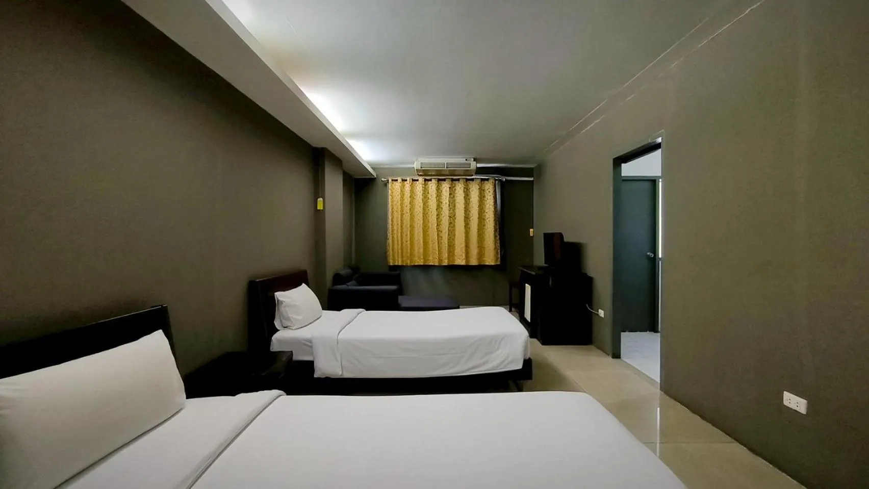 Superior Twin Room in Centric Place Hotel