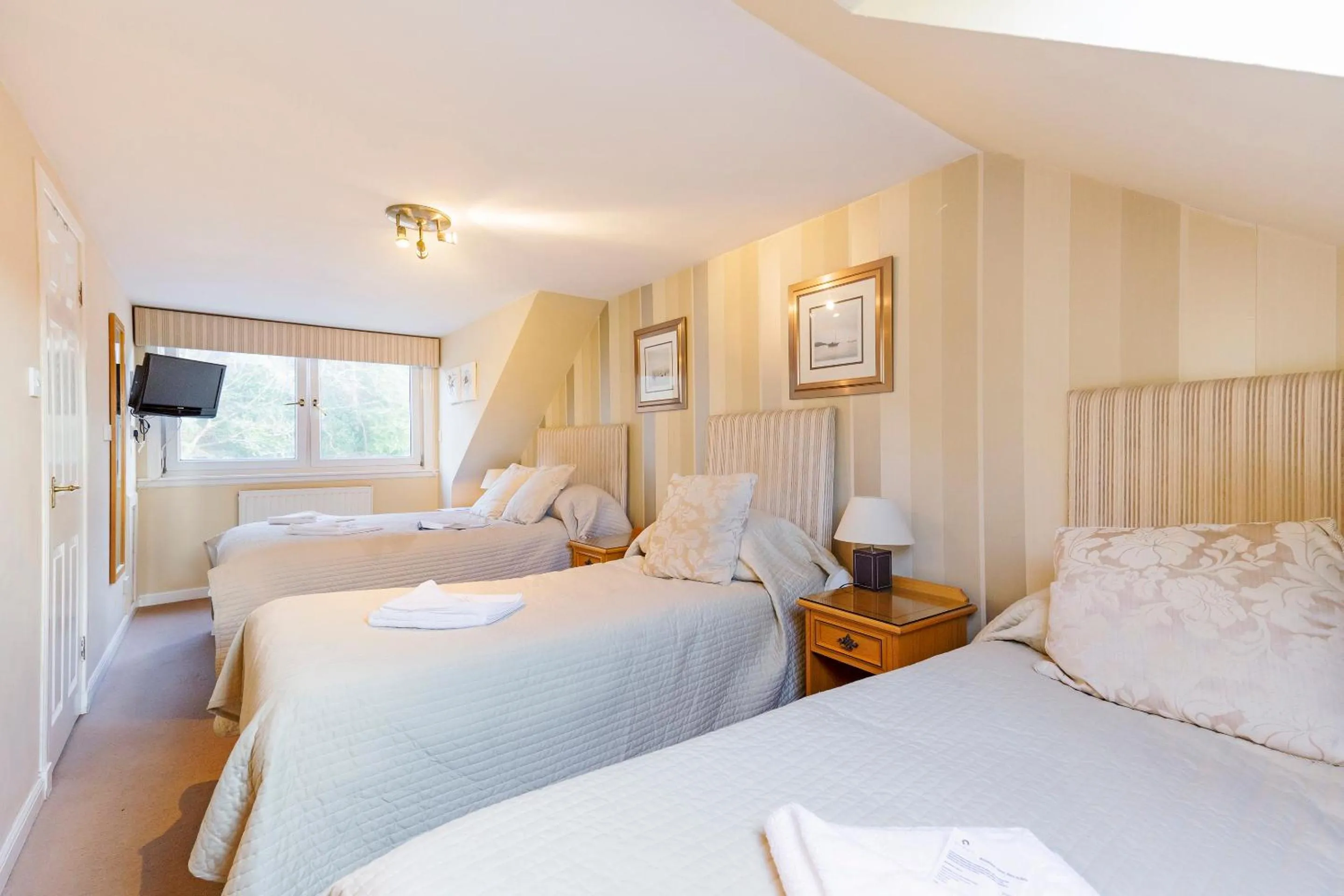 Standard Quadruple Room in Arden Guest House, Craigmillar Castle Edinburgh