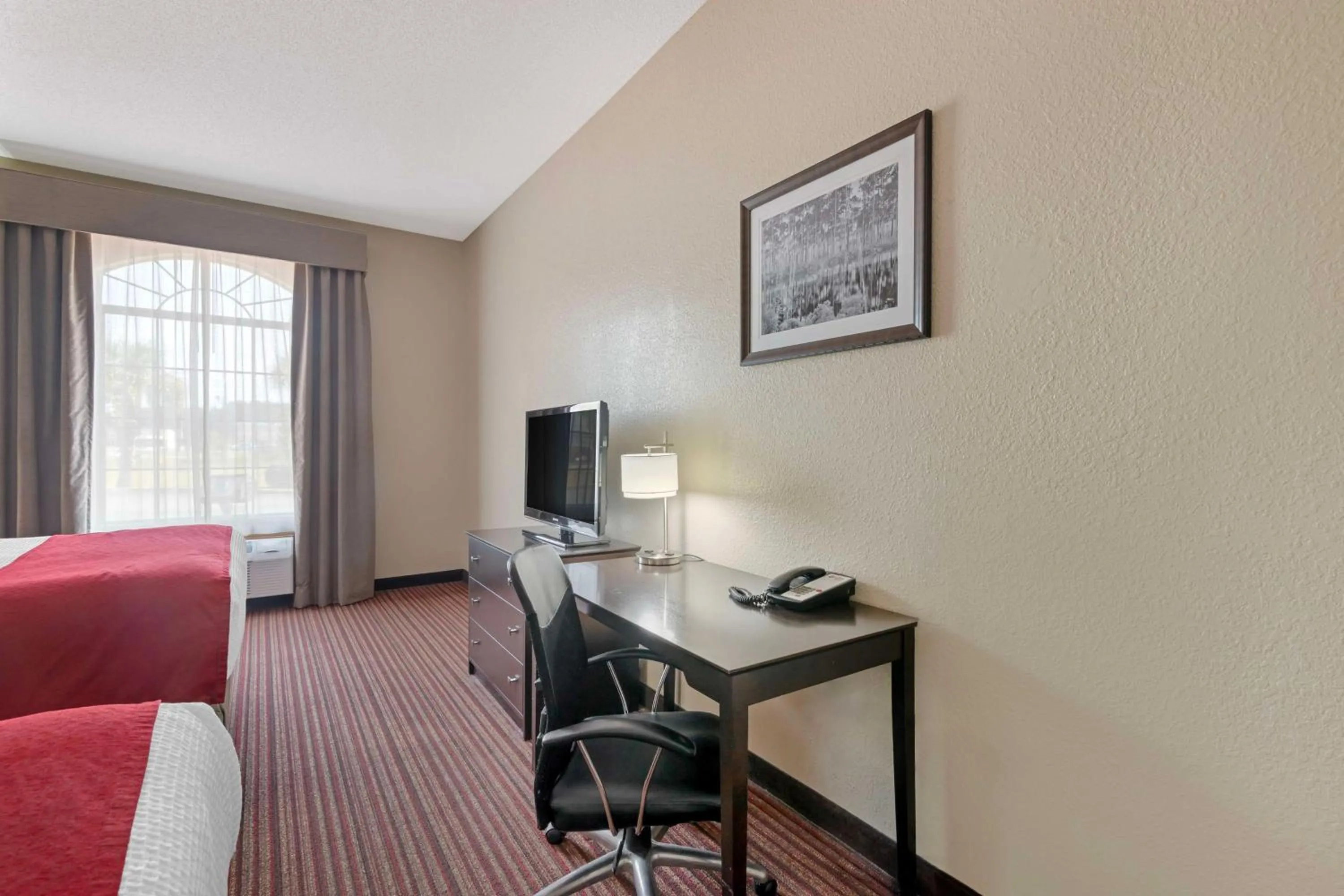 Queen Room with Two Queen Beds - Disability Access/Bath Tub in Best Western Plus Bradbury Inn and Suites