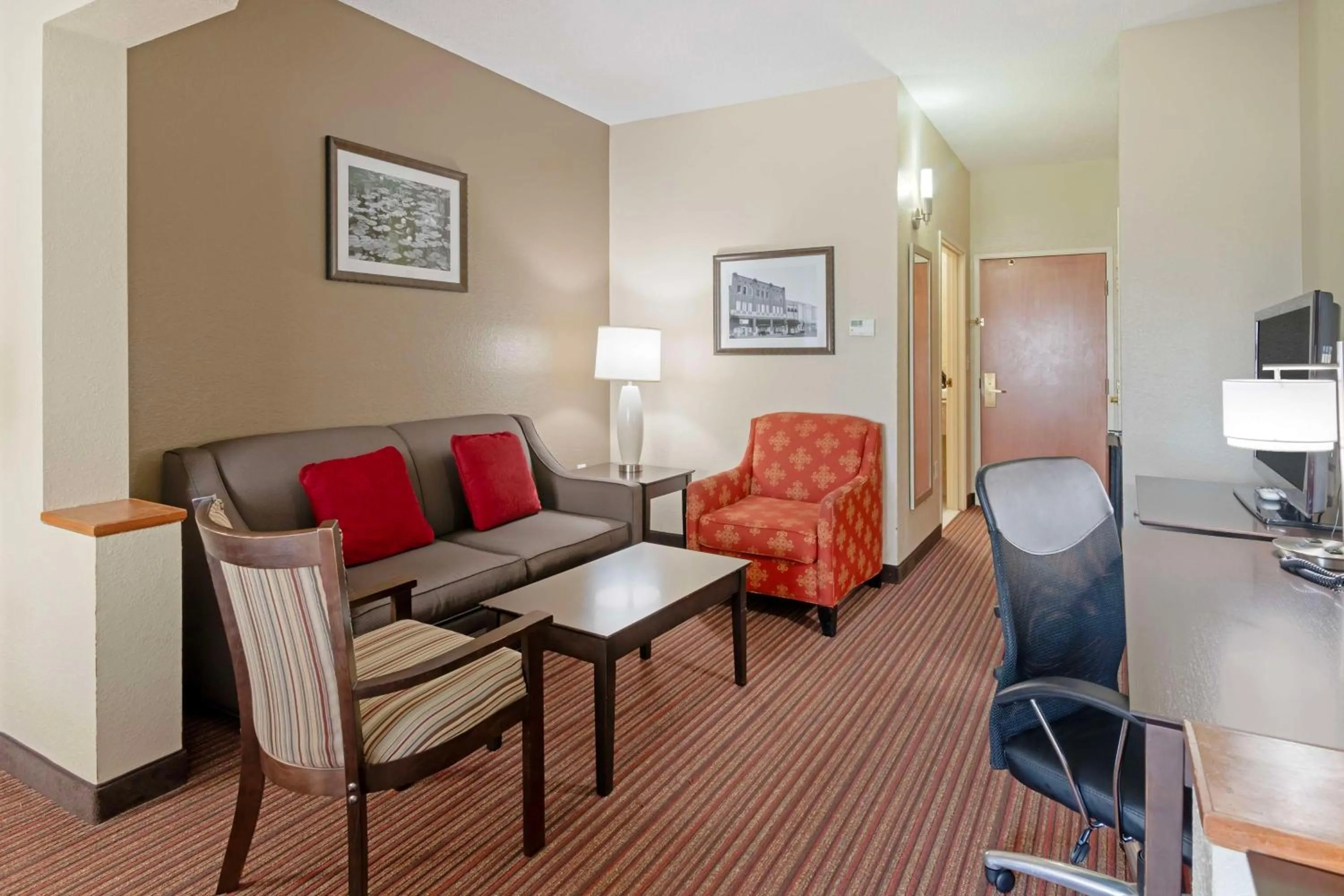 King Suite with Spa Bath in Best Western Plus Bradbury Inn and Suites